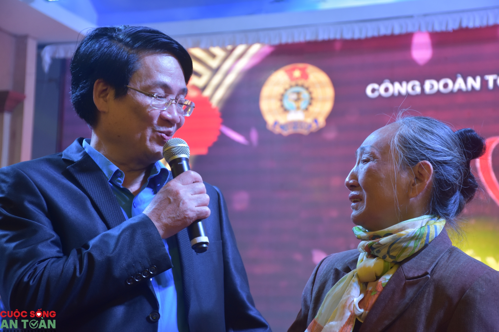 Những giọt nước mắt trong Tết sum vầy Những giọt nước mắt trong Tết sum vầy