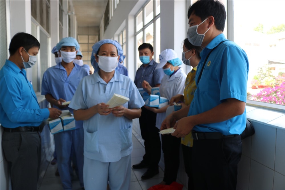 Tổng LĐLĐ Việt Nam chỉ đạo về việc thực hiện các biện pháp phòng chống dịch Covid-19 Tổng LĐLĐ Việt Nam chỉ đạo về việc thực hiện các biện pháp phòng chống dịch Covid-19