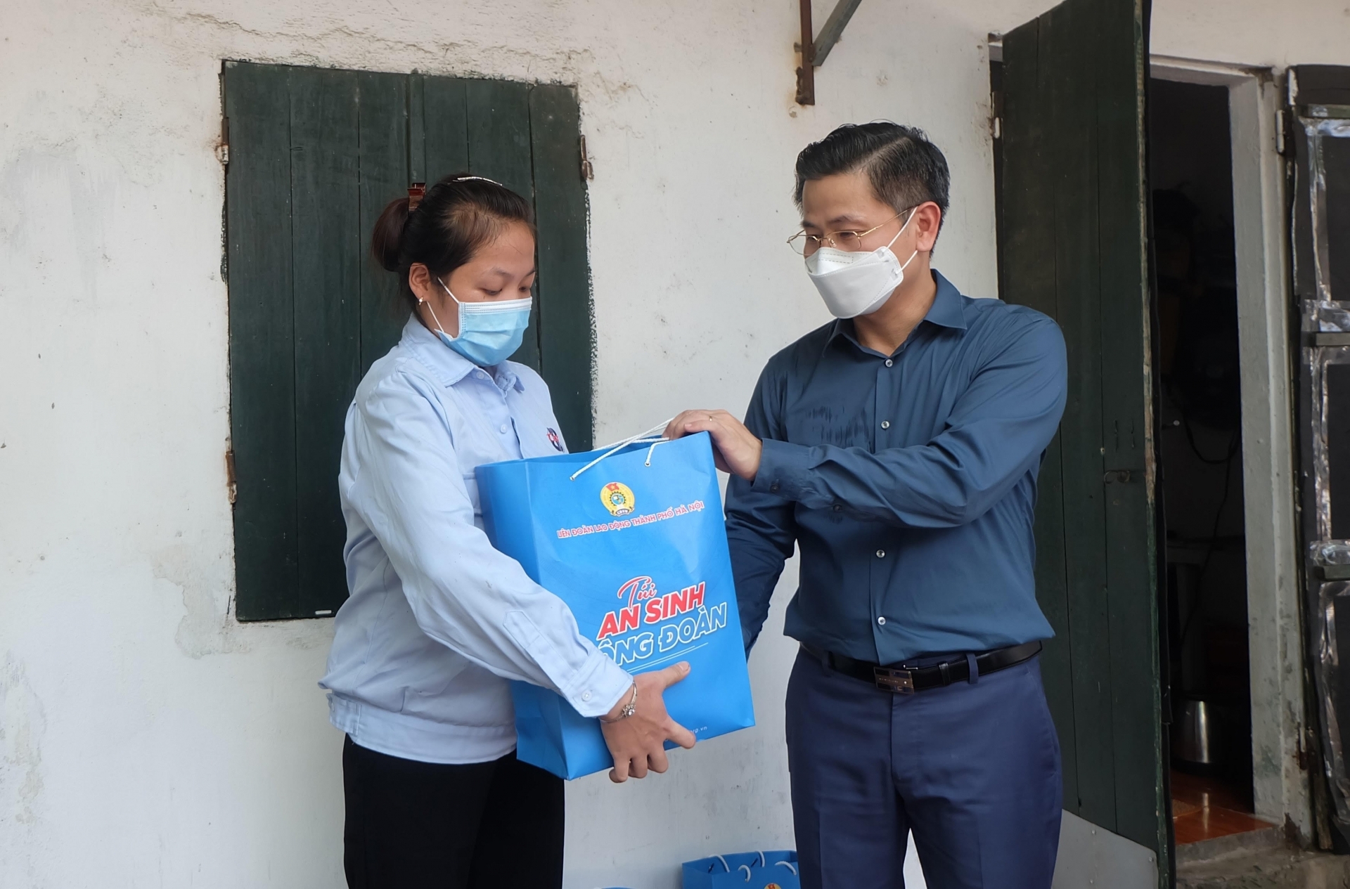 LĐLĐ TP Hà Nội: Chăm lo kịp thời cho người lao động trong đại dịch LĐLĐ TP Hà Nội: Chăm lo kịp thời cho người lao động trong đại dịch