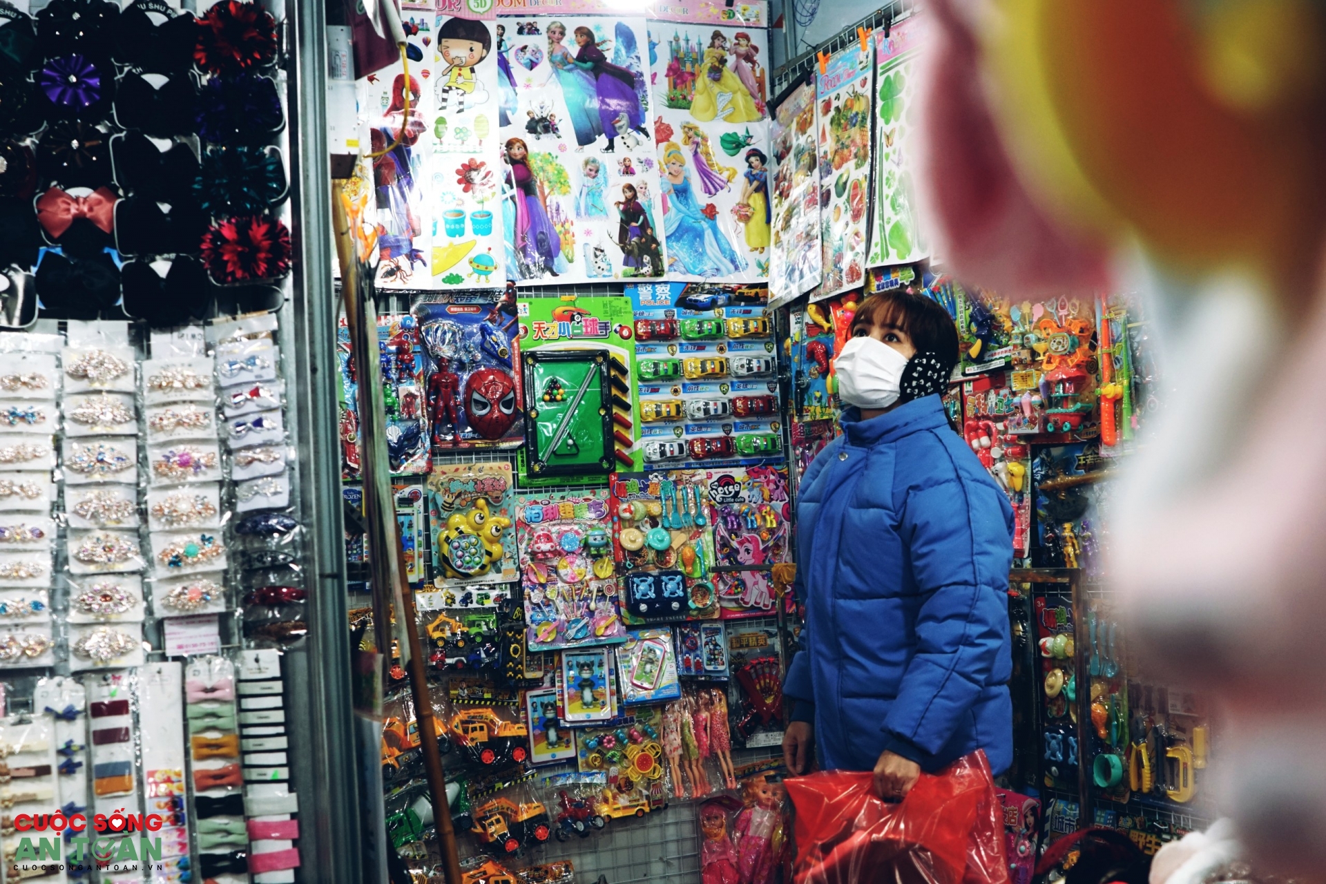 Công nhân lao động Thủ đô sắm Tết