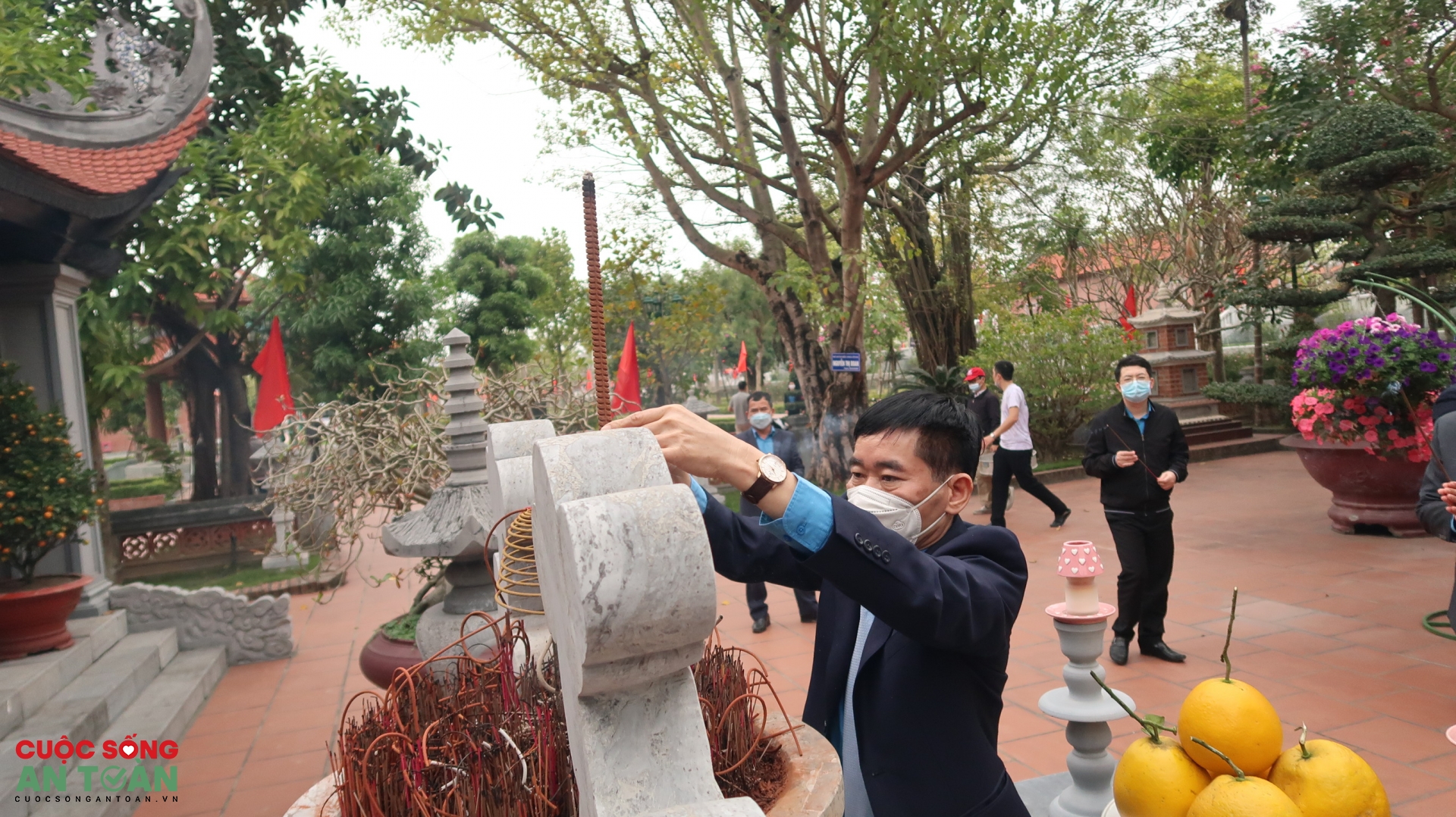 Tổng LĐLĐ Việt Nam dâng hương tưởng niệm đồng chí Nguyễn Đức Cảnh