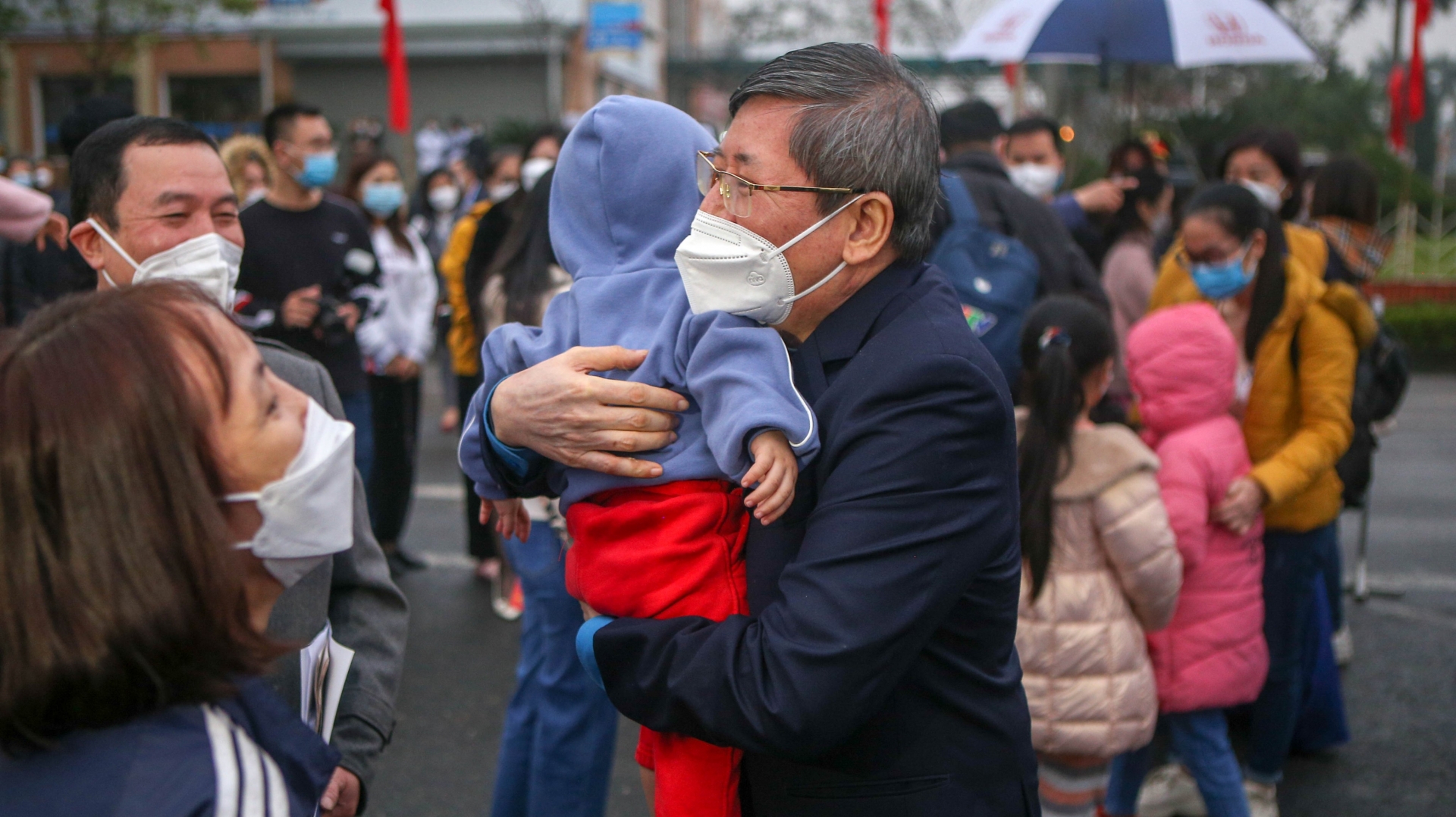 Xe Công đoàn đưa công nhân về quê ăn Tết