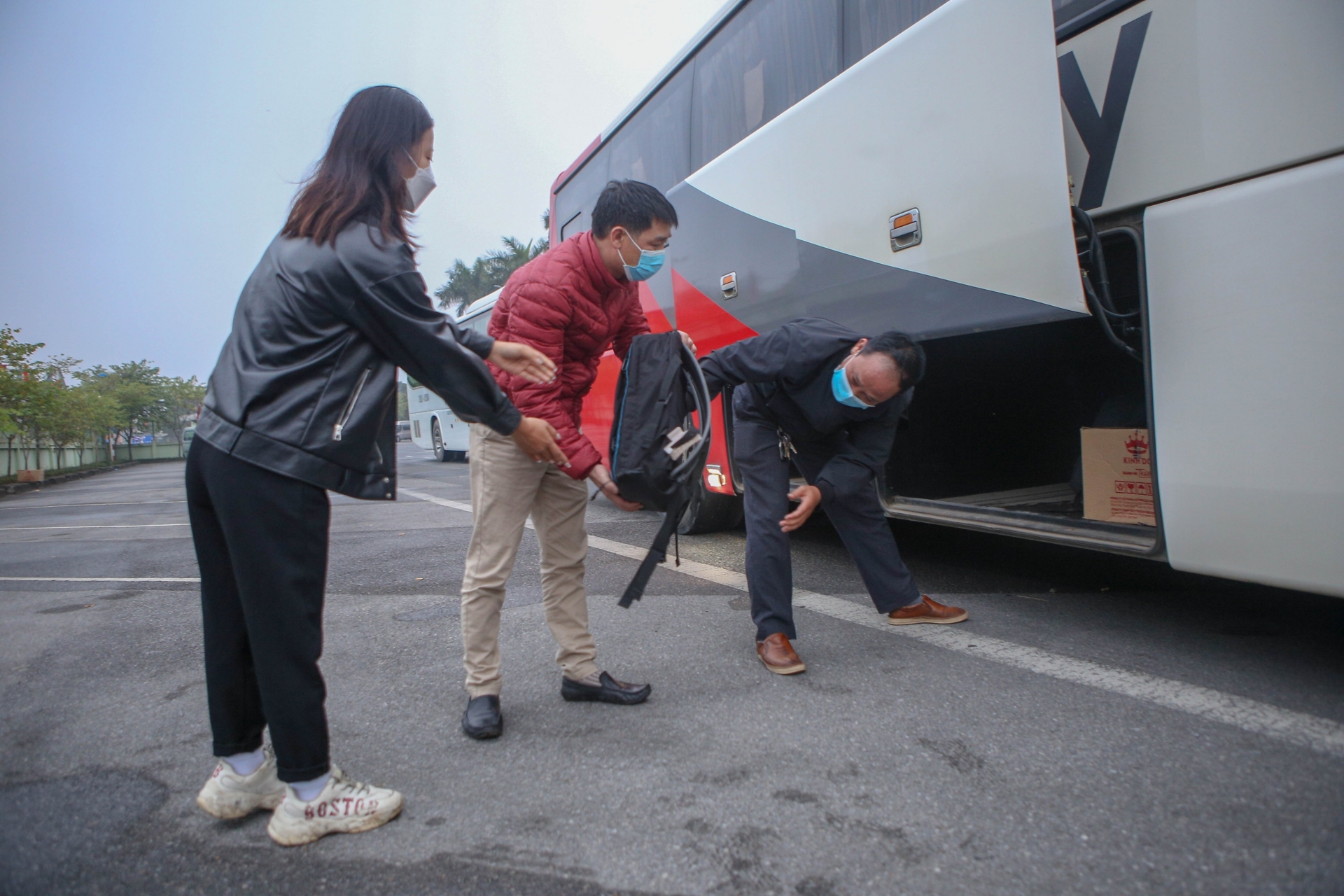 Xe Công đoàn đưa công nhân về quê ăn Tết