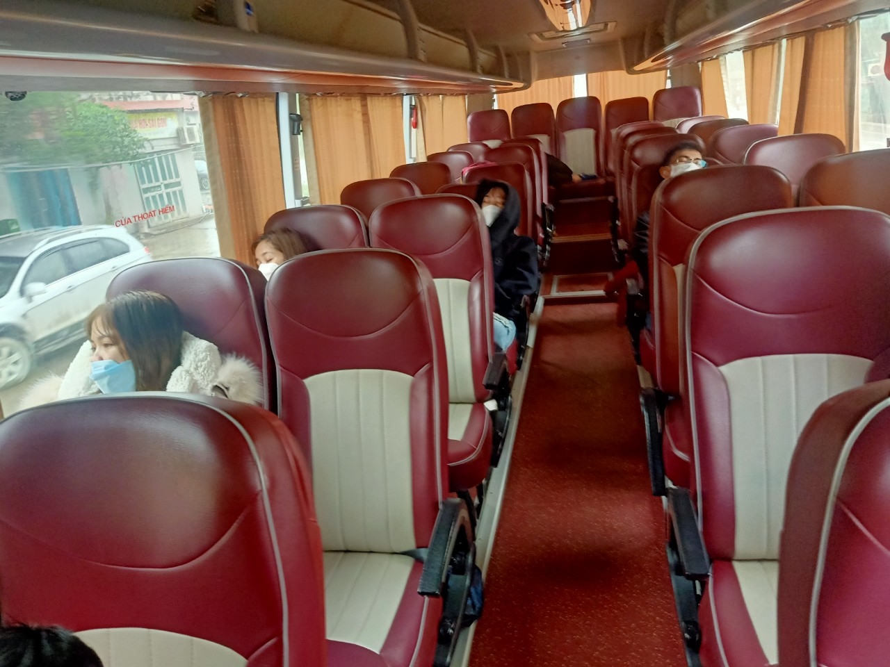 Xe Công đoàn đưa công nhân về quê ăn Tết