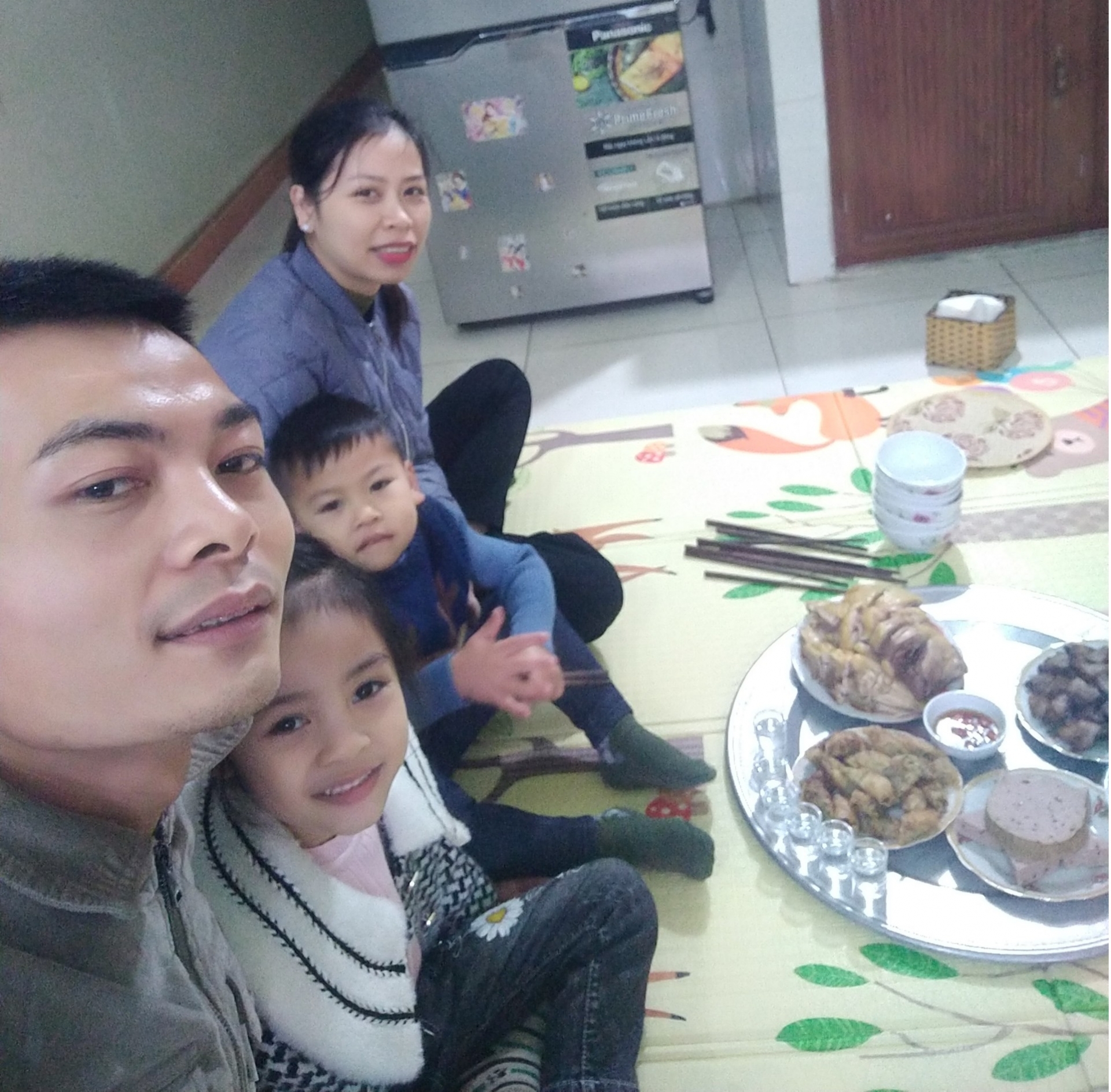 Những gia đình công nhân đón Tết ở xóm trọ Những gia đình công nhân đón Tết ở xóm trọ