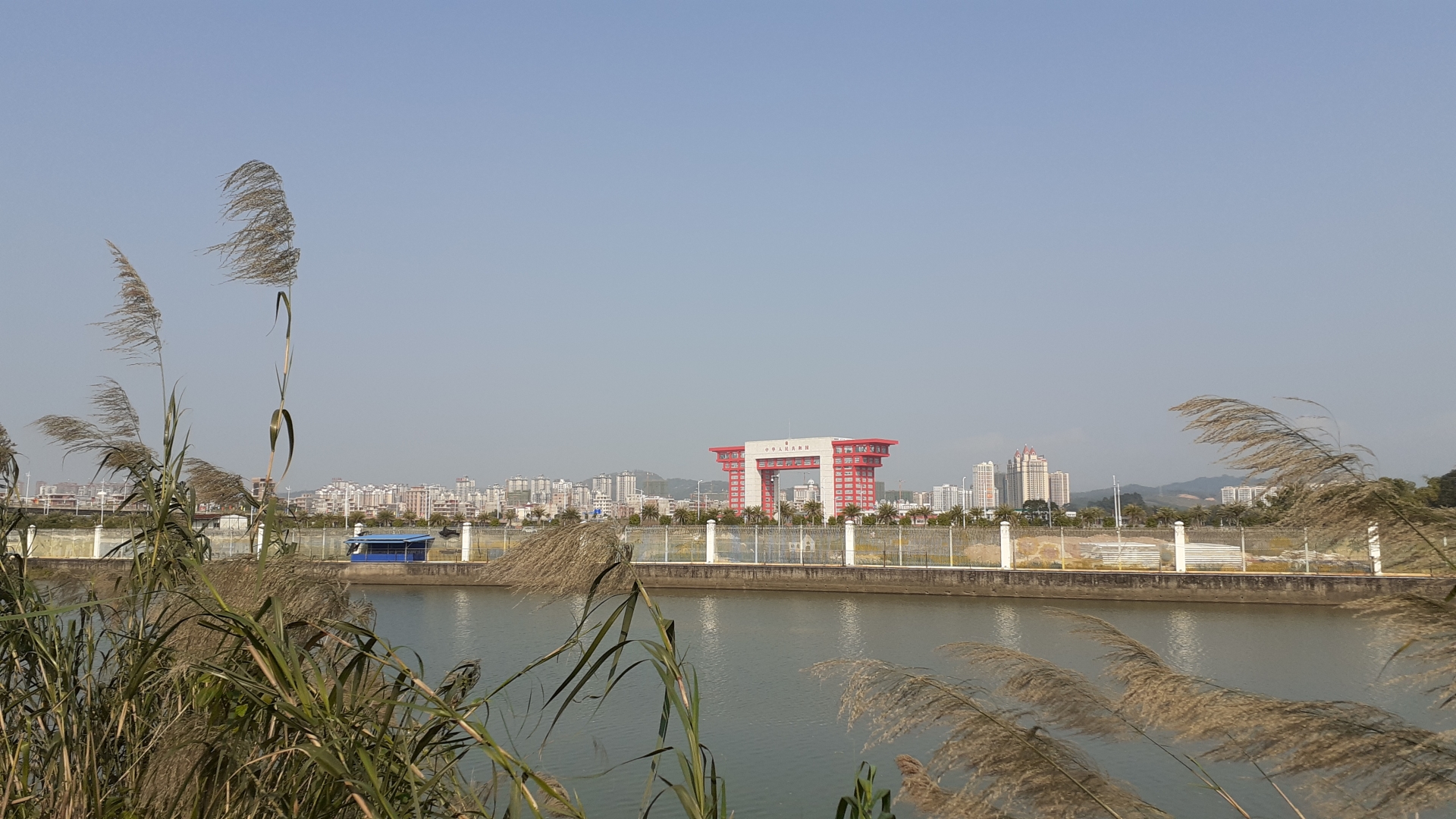 khau trang y te duoc van chuyen sang trung quoc nhu the nao