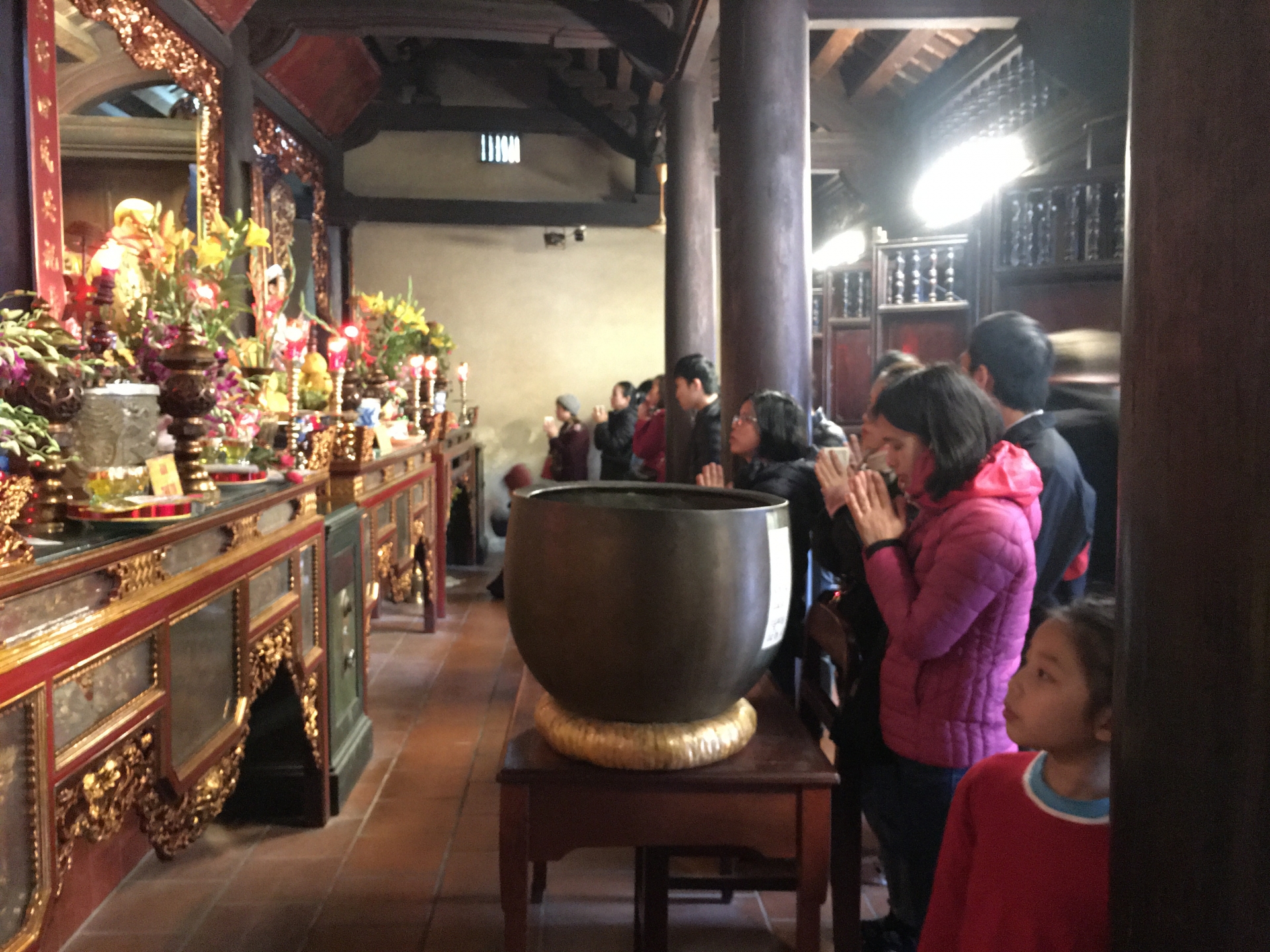 Đi lễ giữa dịch virus corona: Thành tâm là được, không cần thiết phải bỏ khẩu trang di le giua dich virus corona thanh tam la duoc khong can thiet phai bo khau trang