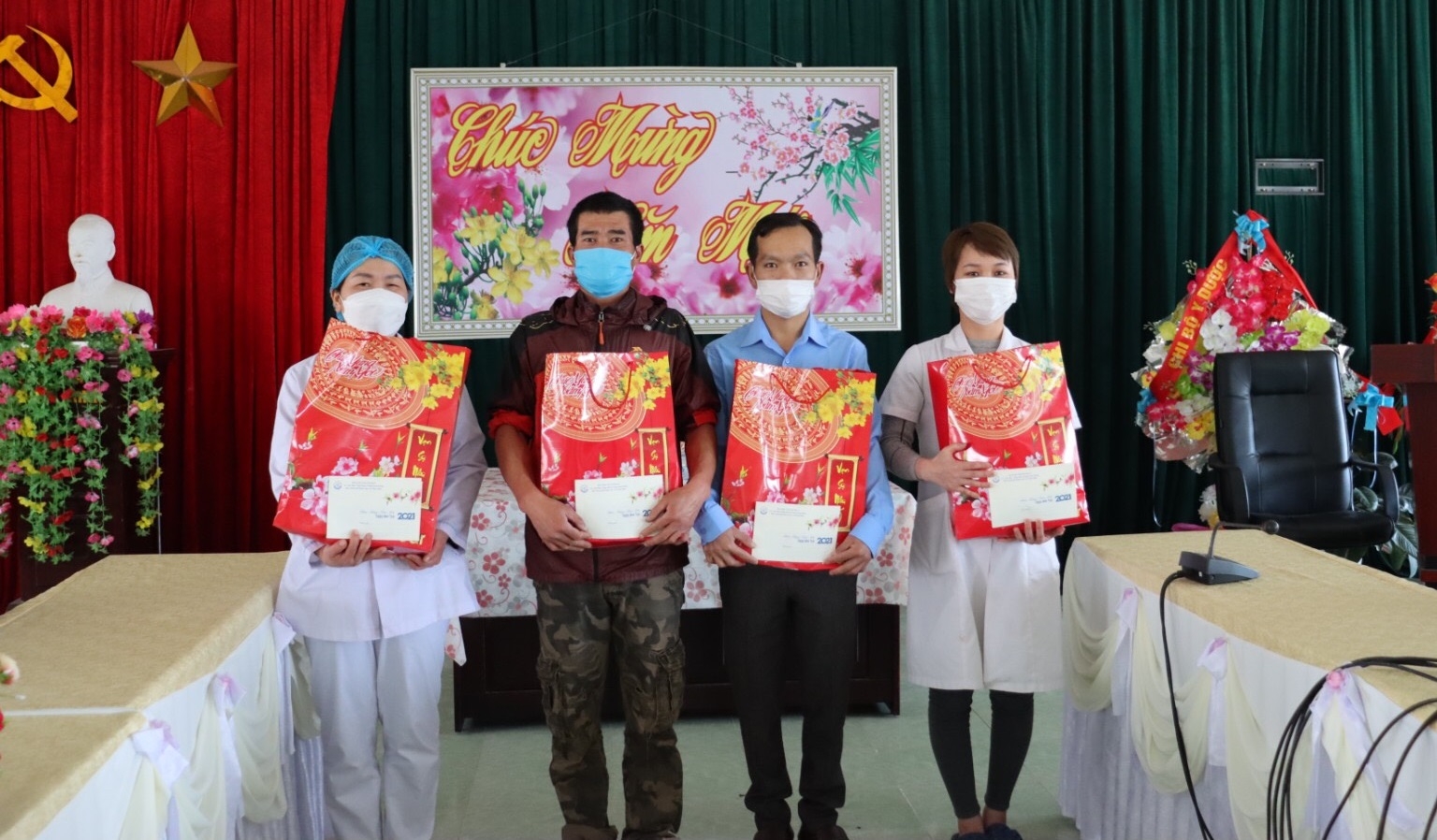 Những y bác sĩ đón Tết nơi rẻo cao Tây Bắc