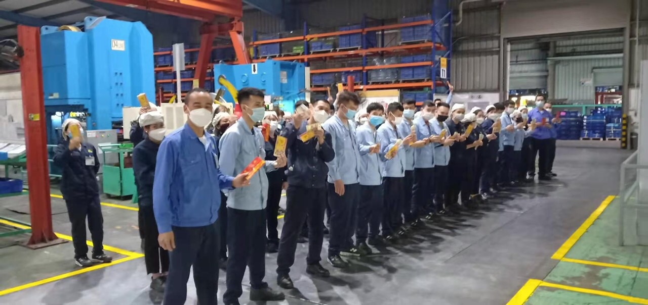 Người lao động phấn khởi trong ngày “mở máy” đầu năm Người lao động phấn khởi trong ngày “mở máy” đầu năm