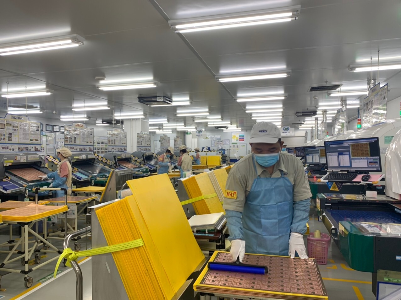 Tùy từng trường hợp, công nhân F1 vẫn đi làm Tùy từng trường hợp, công nhân F1 vẫn đi làm