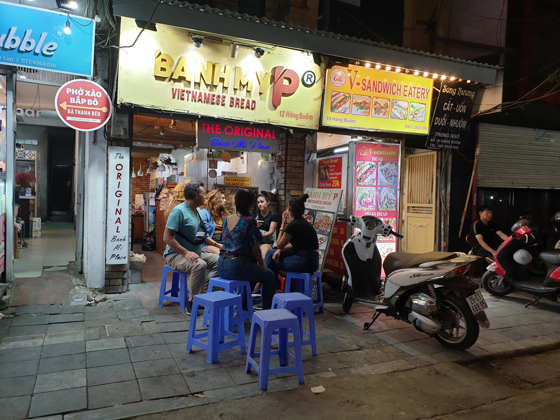 dich covid 19 toi cuoi tuan pho co ha noi vang la thuong