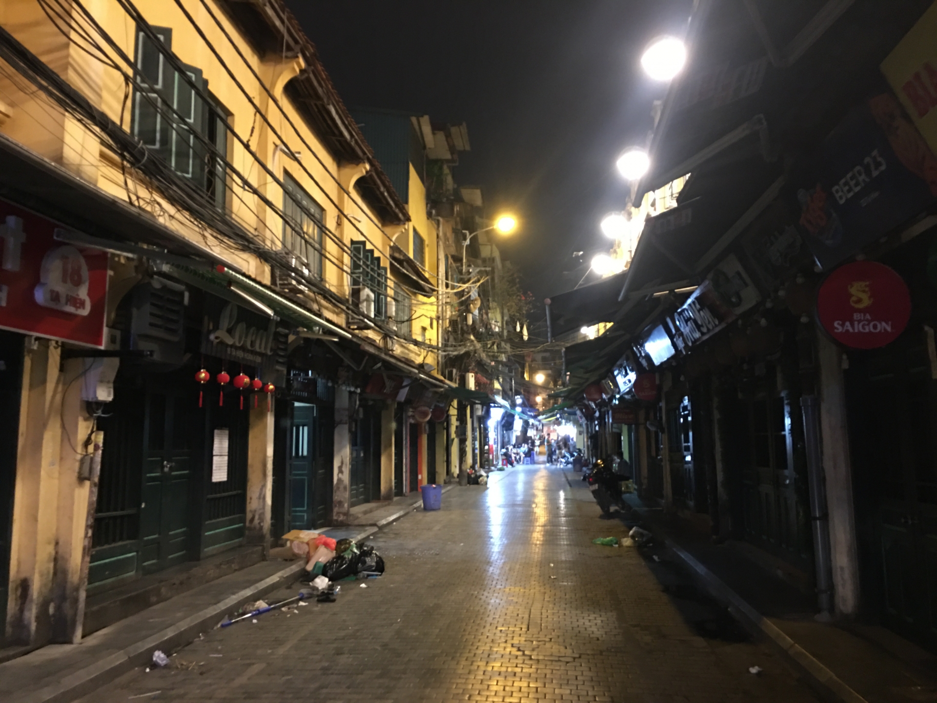 dich covid 19 toi cuoi tuan pho co ha noi vang la thuong