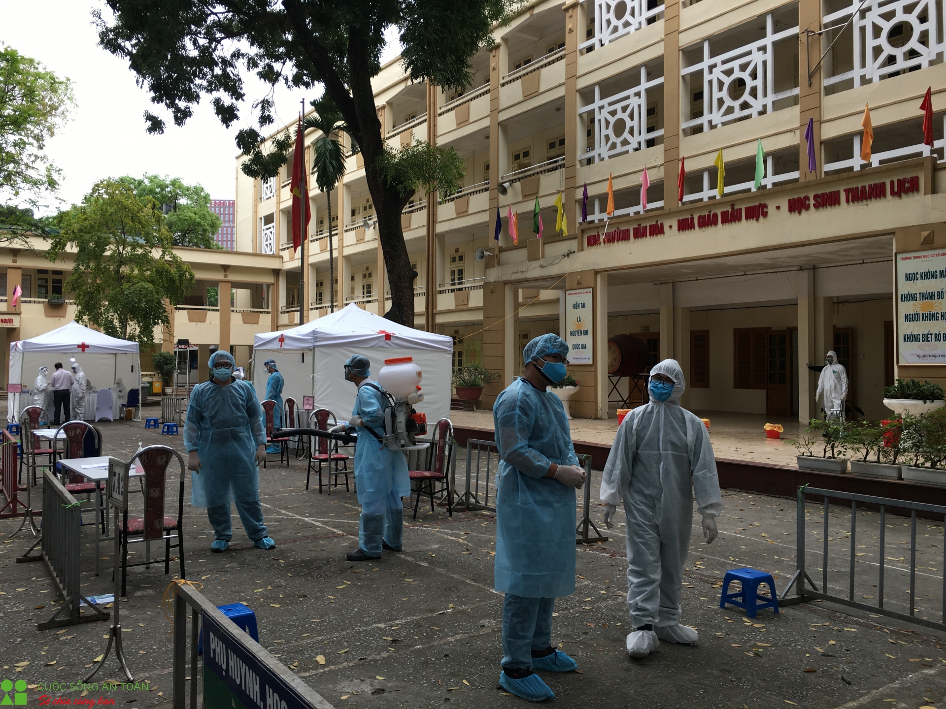 ben trong tram xet nghiem nhanh covid 19 co ket qua sau 10 phut