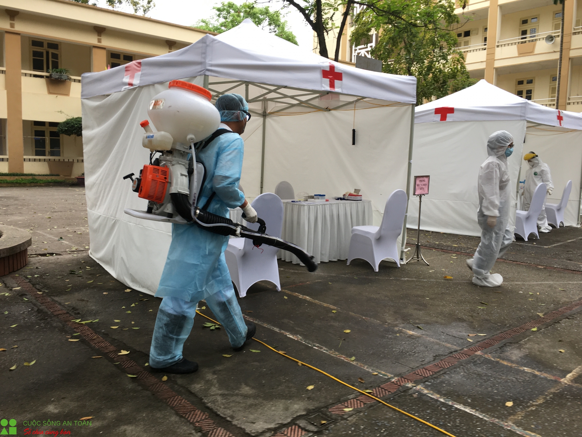 ben trong tram xet nghiem nhanh covid 19 co ket qua sau 10 phut