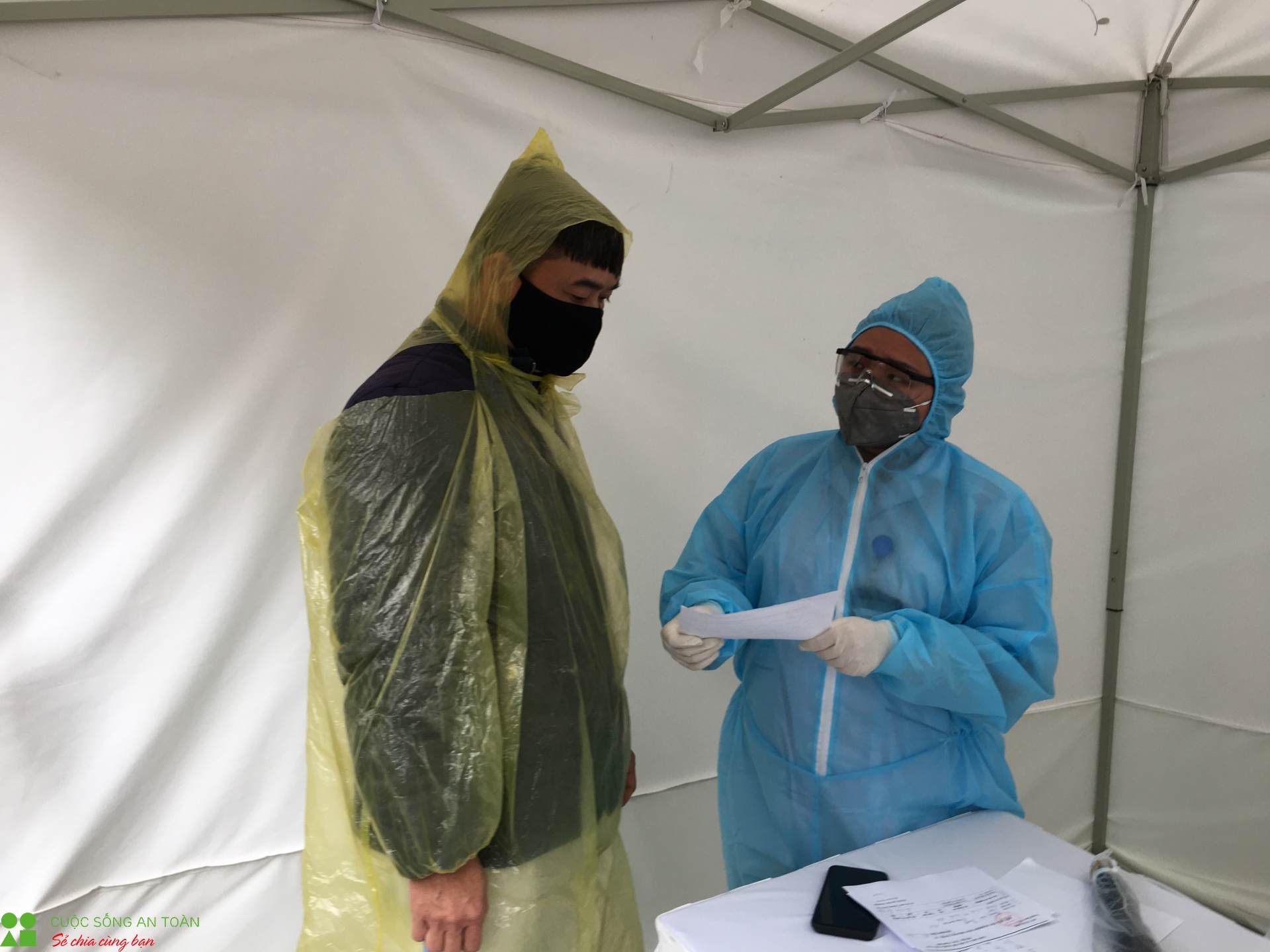 ben trong tram xet nghiem nhanh covid 19 co ket qua sau 10 phut