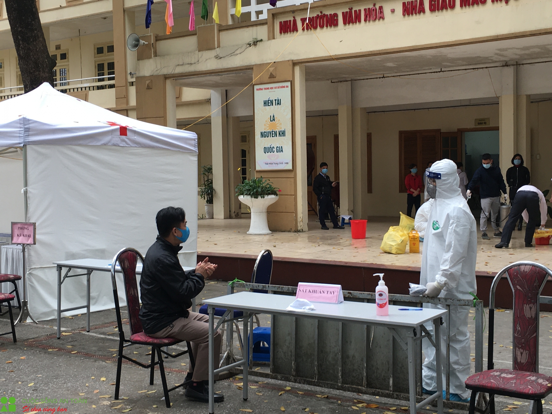 ben trong tram xet nghiem nhanh covid 19 co ket qua sau 10 phut