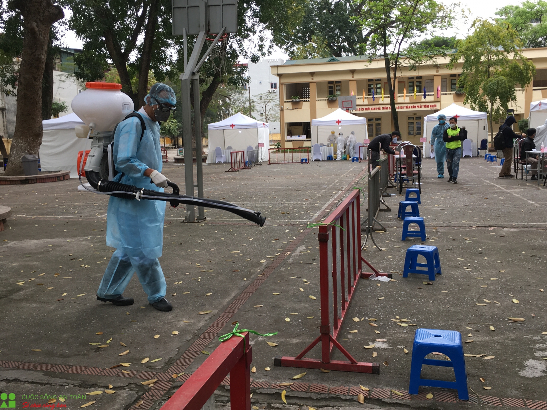 ben trong tram xet nghiem nhanh covid 19 co ket qua sau 10 phut