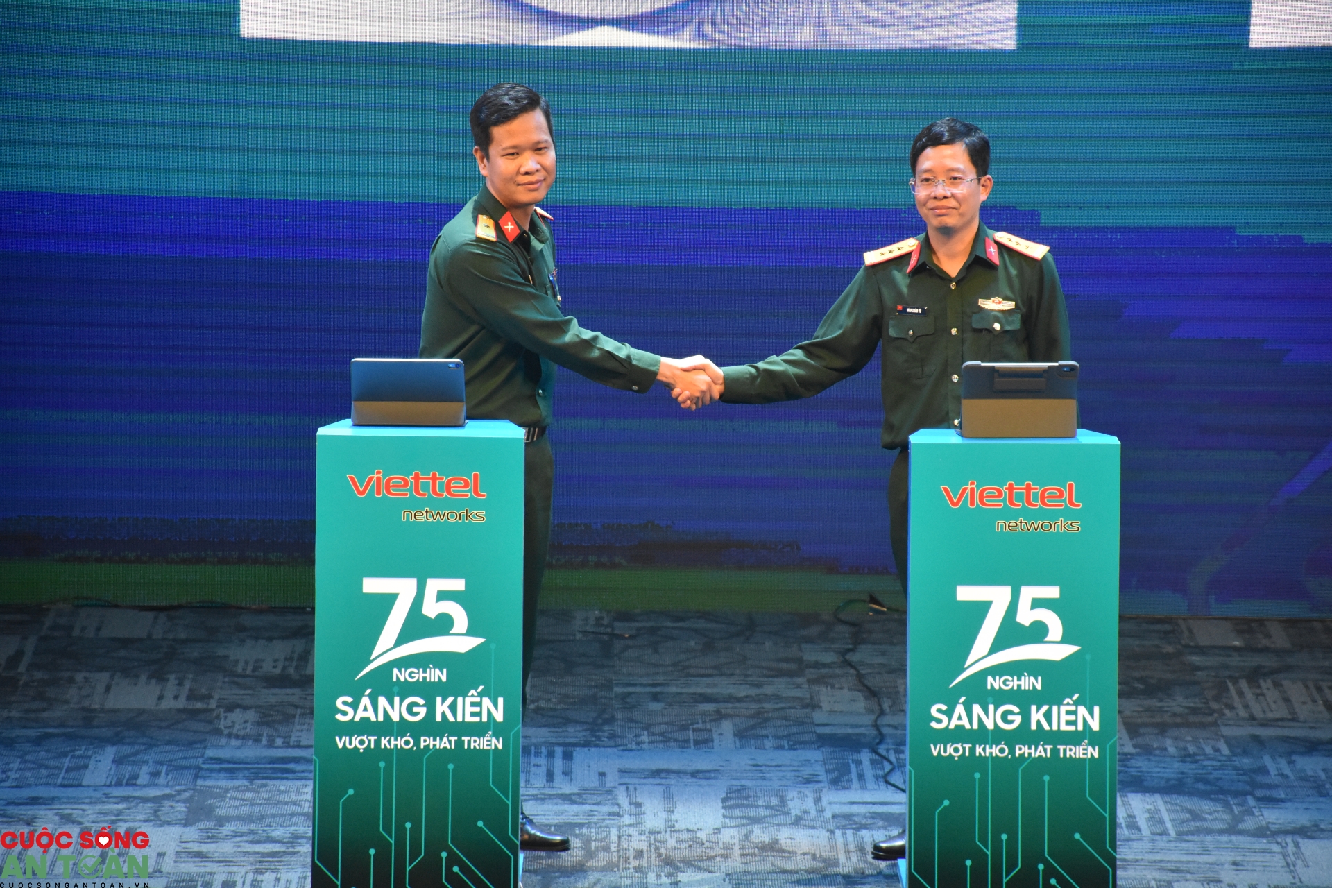 Tổng Công ty Mạng lưới Viettel phấn đấu có 165 sáng kiến được triển khai ứng dụng Tổng Công ty Mạng lưới Viettel phấn đấu có 165 sáng kiến được triển khai ứng dụng