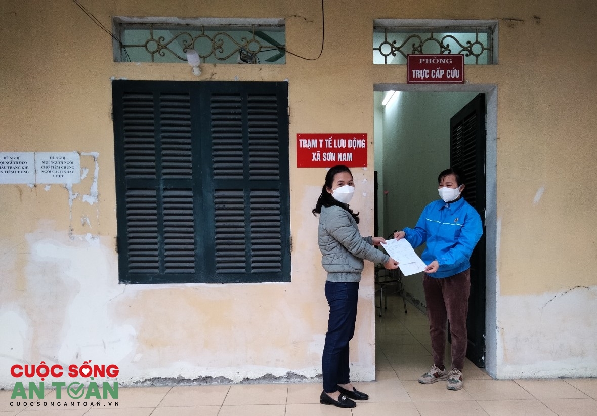 Công nhân phấn khởi vì sớm được cấp giấy chứng nhận F0 hưởng BHXH