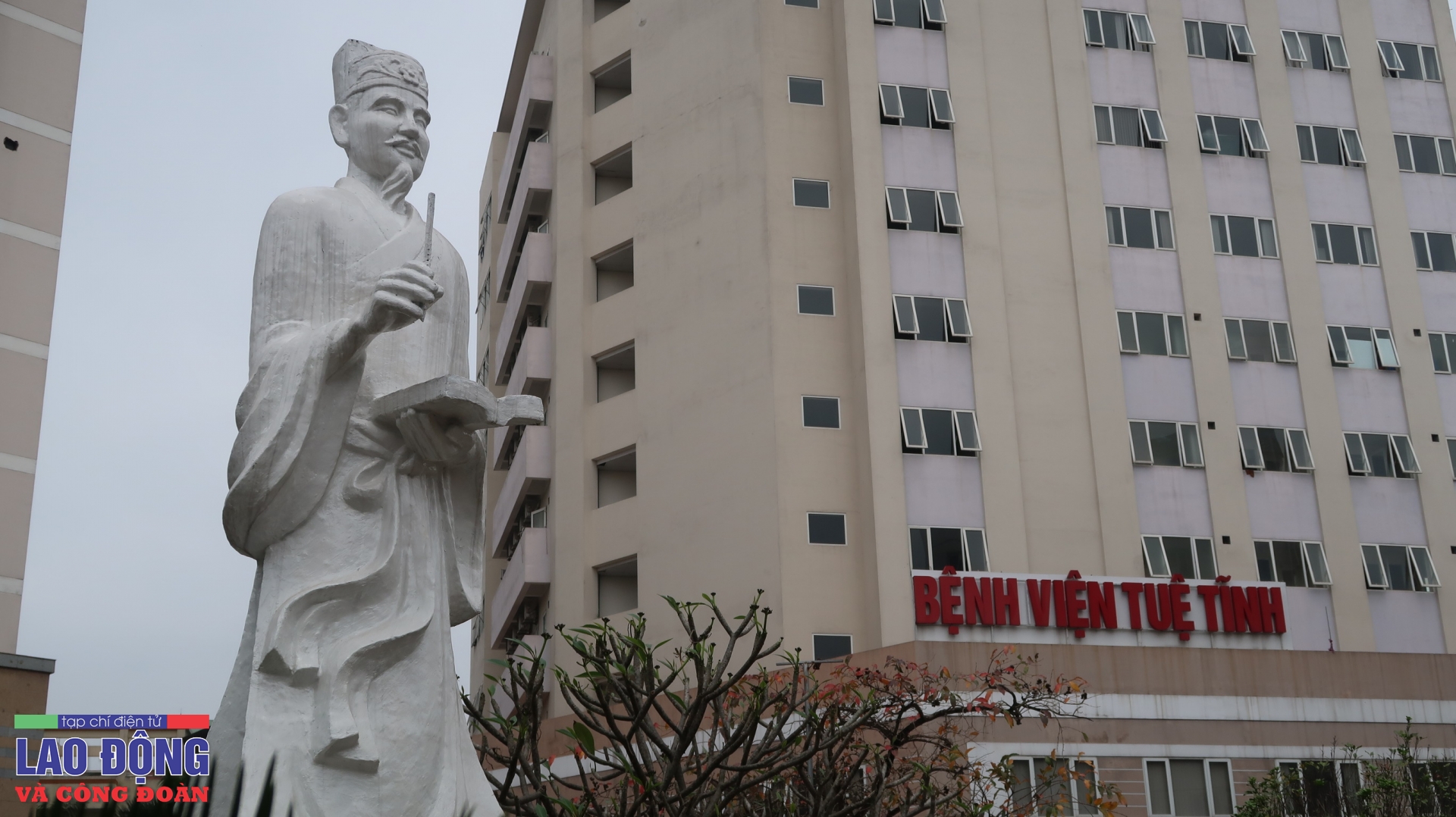 Bệnh viện lại nợ lương, “blouse trắng” thấp thỏm trong gánh nặng cơm áo