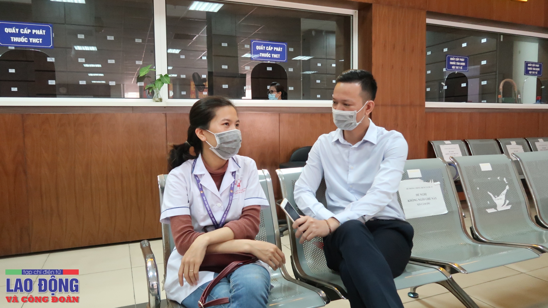 Cán bộ Bệnh viện Tuệ Tĩnh sẽ được trả lương trong tuần tới