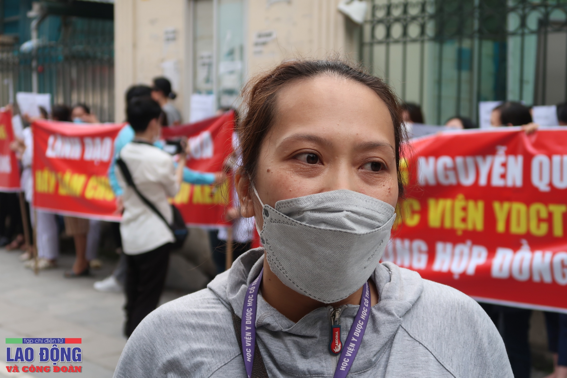 Cán bộ y tế Bệnh viện Tuệ Tĩnh tiếp tục xuống đường đòi quyền lợi Cán bộ y tế Bệnh viện Tuệ Tĩnh tiếp tục xuống đường đòi quyền lợi