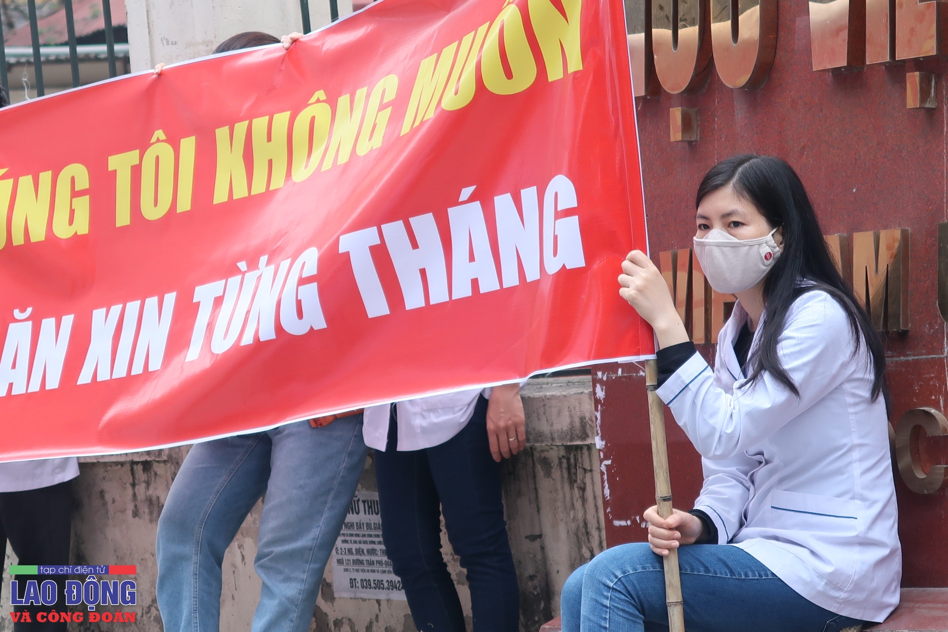 Cán bộ y tế Bệnh viện Tuệ Tĩnh tiếp tục xuống đường đòi quyền lợi Cán bộ y tế Bệnh viện Tuệ Tĩnh tiếp tục xuống đường đòi quyền lợi