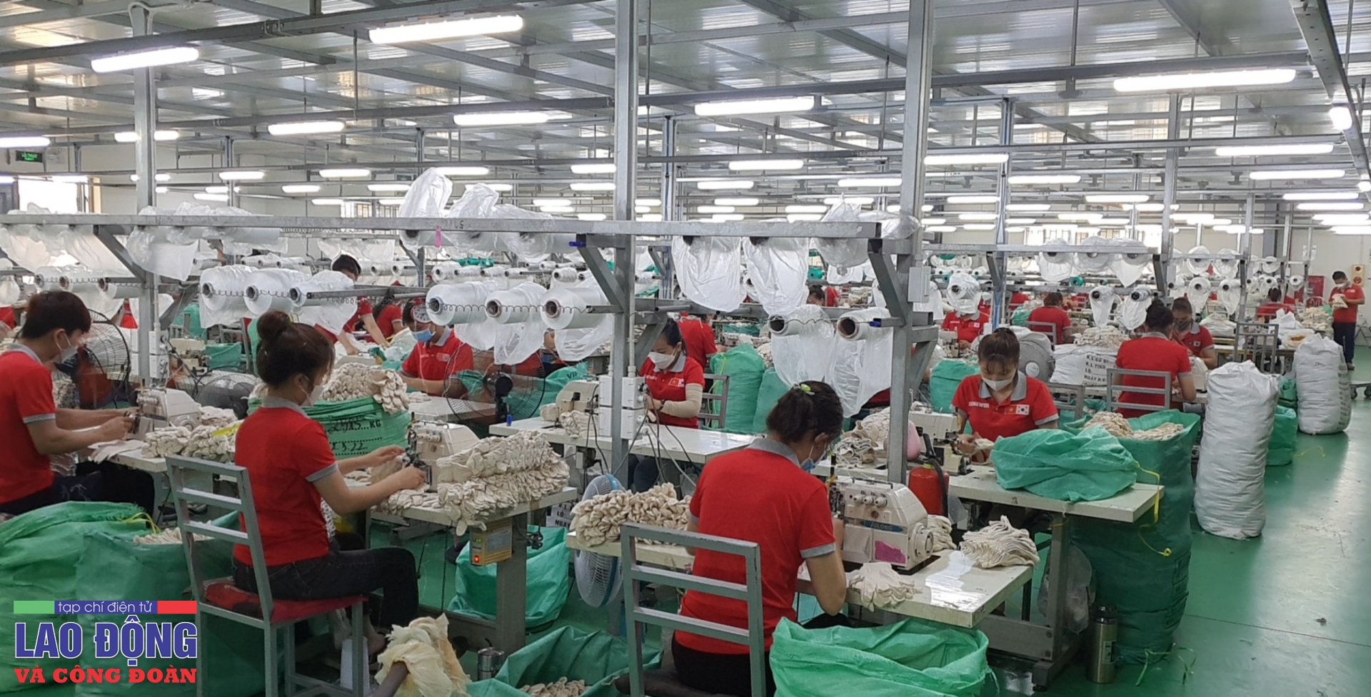 Phú Thọ: Được tăng lương, công nhân đi làm cuối tuần để bù 2 ngày ngừng việc Phú Thọ: Được tăng lương, công nhân đi làm cuối tuần để bù 2 ngày ngừng việc