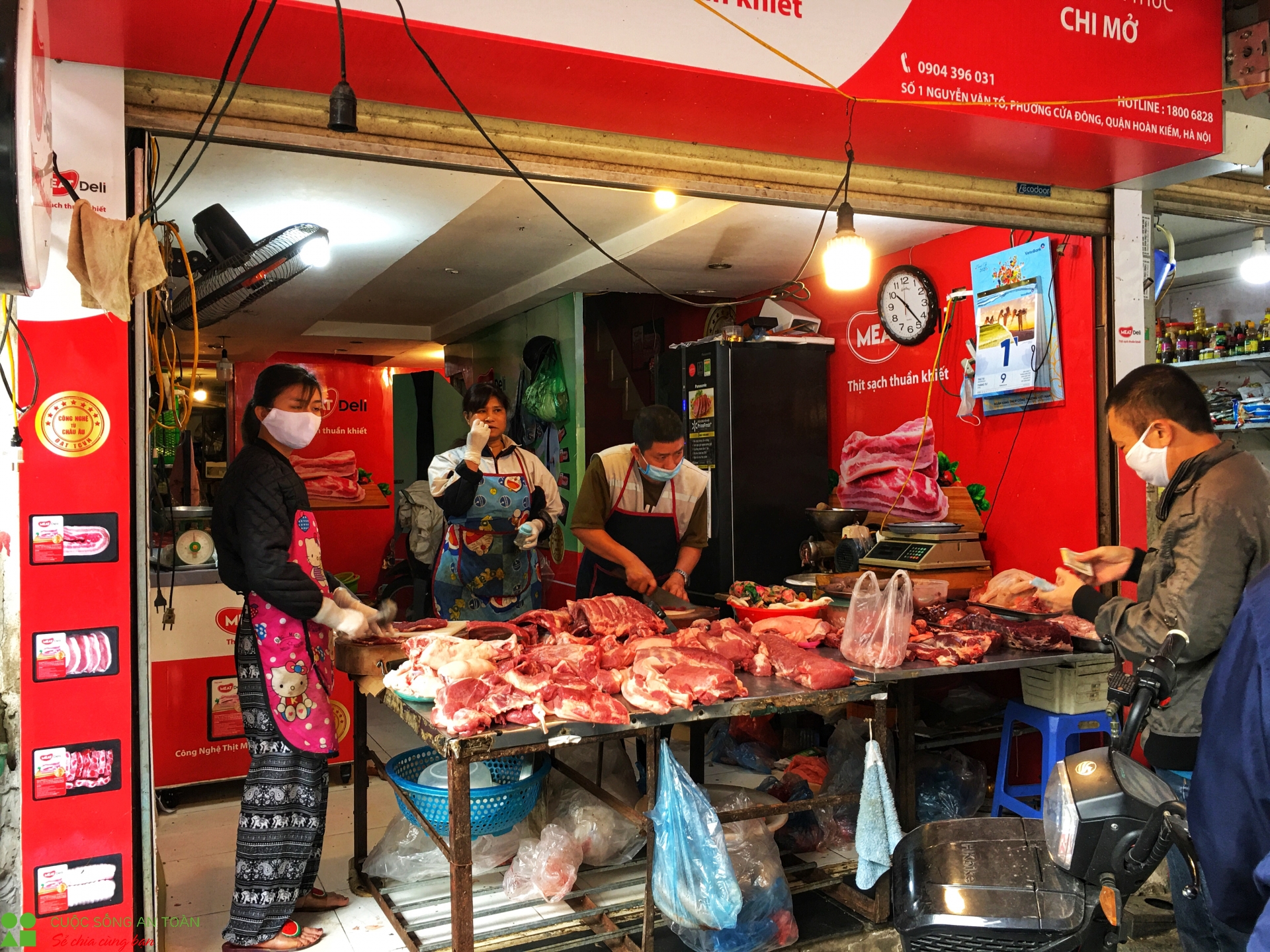 Ngày đầu cách ly toàn xã hội: Thực phẩm phong phú, tiểu thương than "ế" ngay dau cach ly toan xa hoi thuc pham phong phu tieu thuong than e