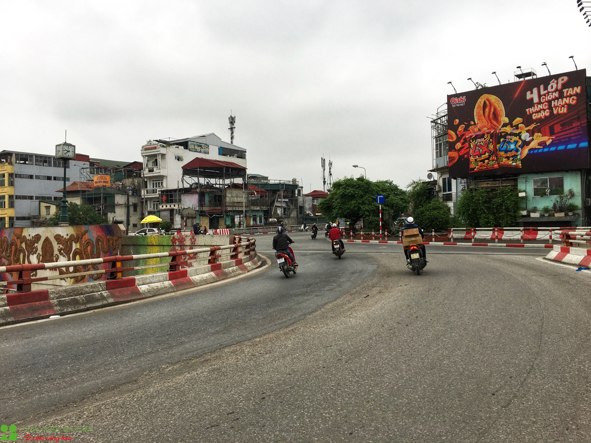 duong pho ha noi ngay dau sau lenh cach ly toan xa hoi