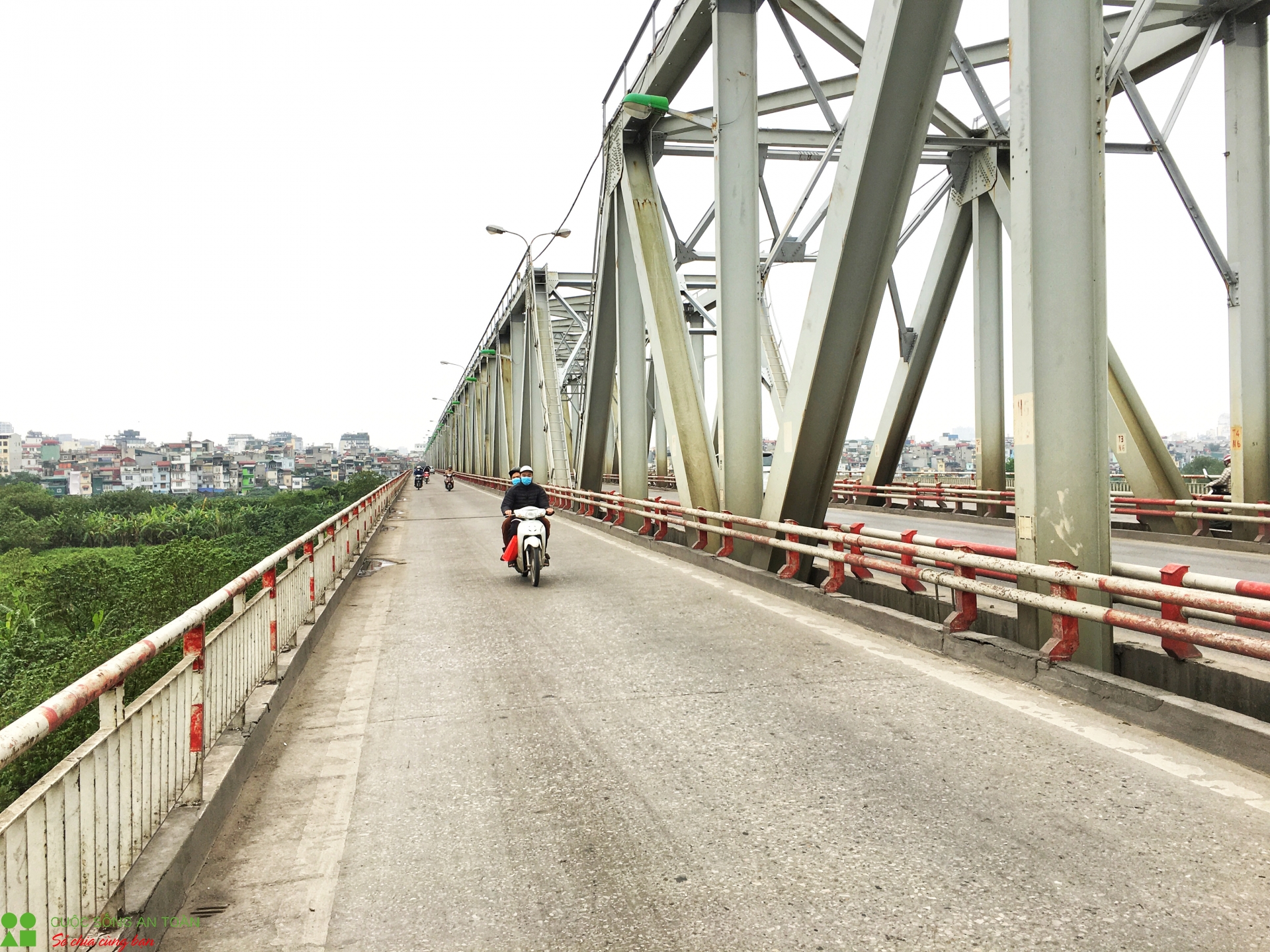 duong pho ha noi ngay dau sau lenh cach ly toan xa hoi