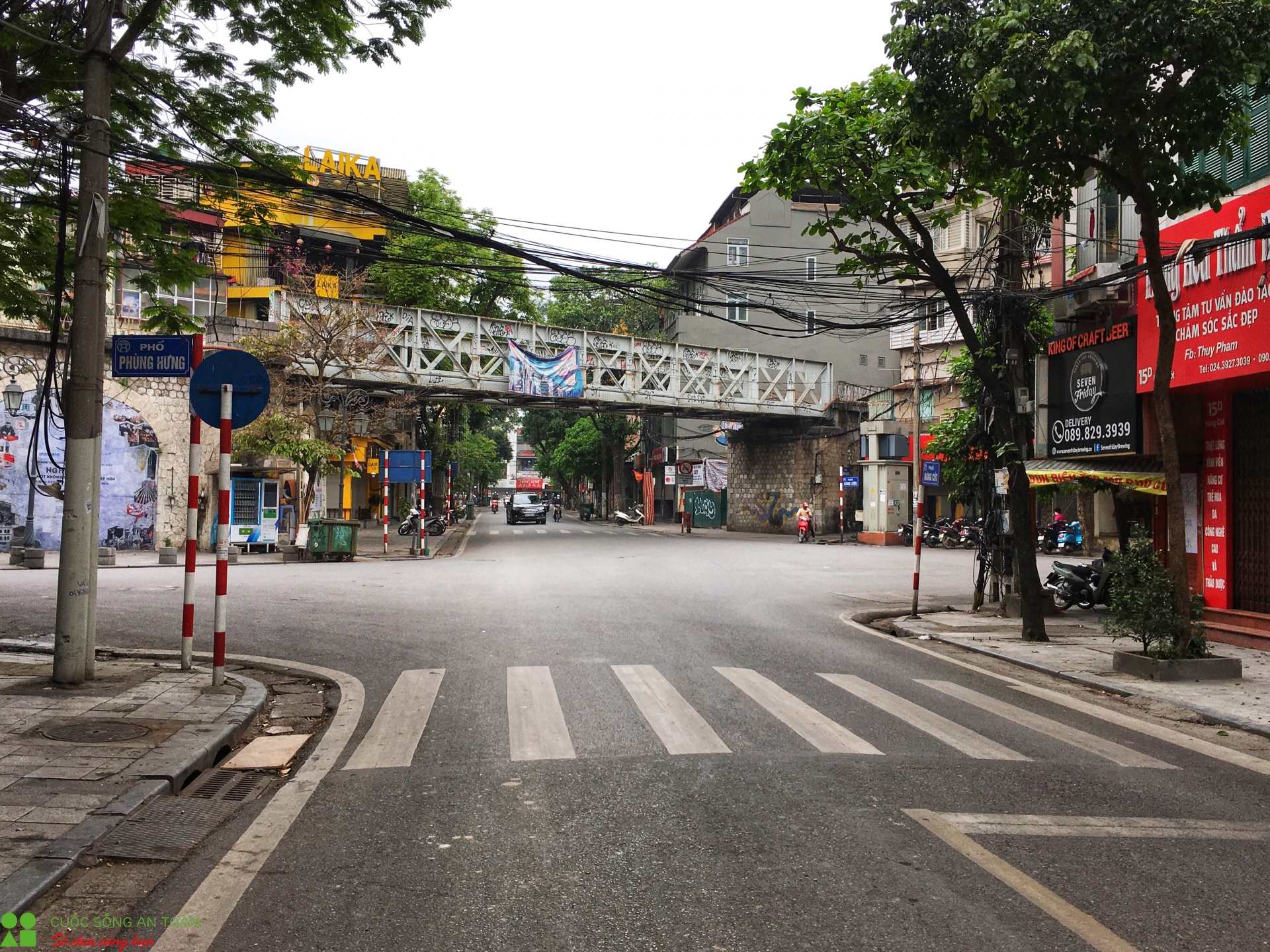 duong pho ha noi ngay dau sau lenh cach ly toan xa hoi