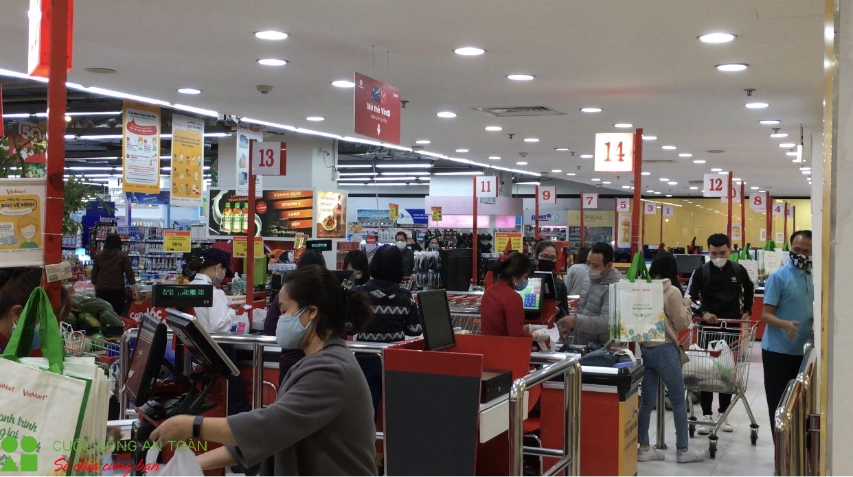 Siêu thị Vinmart ngày 5/4: Khoảng cách 2m vẫn còn bị xem nhẹ sieu thi vinmart ngay 54 khoang cach 2m van con bi xem nhe
