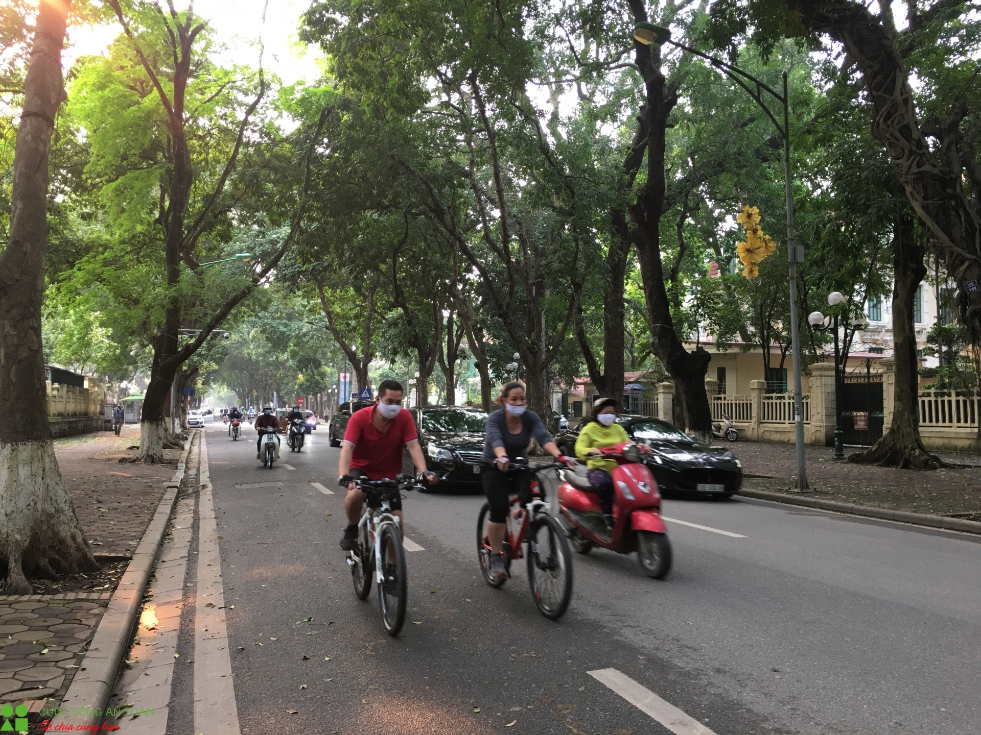 Hà Nội tấp nập trở lại dù vẫn đang trong thời gian giãn cách xã hội ha noi tap nap tro lai du van dang trong thoi gian gian cach xa hoi