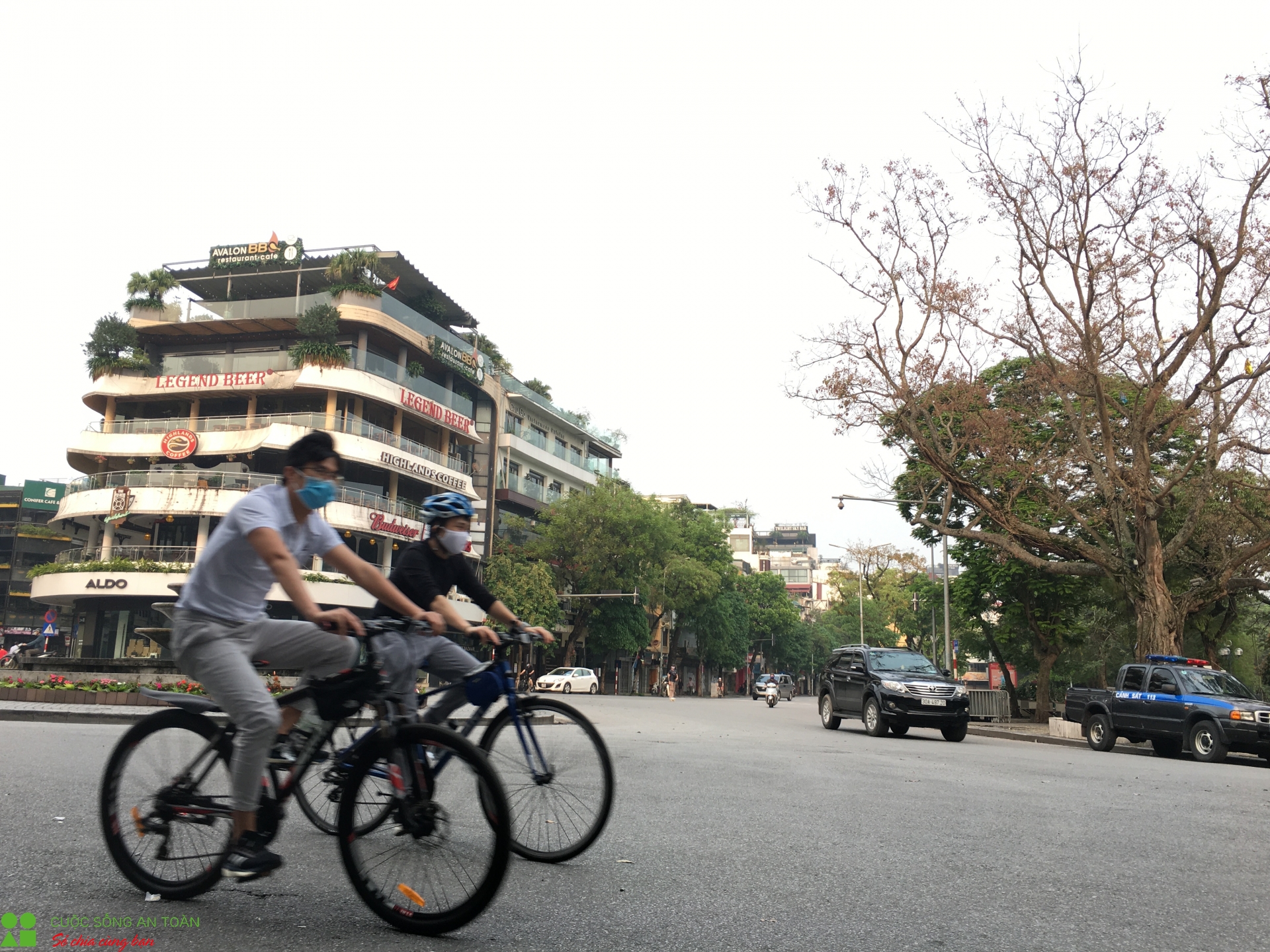 Hà Nội tấp nập trở lại dù vẫn đang trong thời gian giãn cách xã hội ha noi tap nap tro lai du van dang trong thoi gian gian cach xa hoi