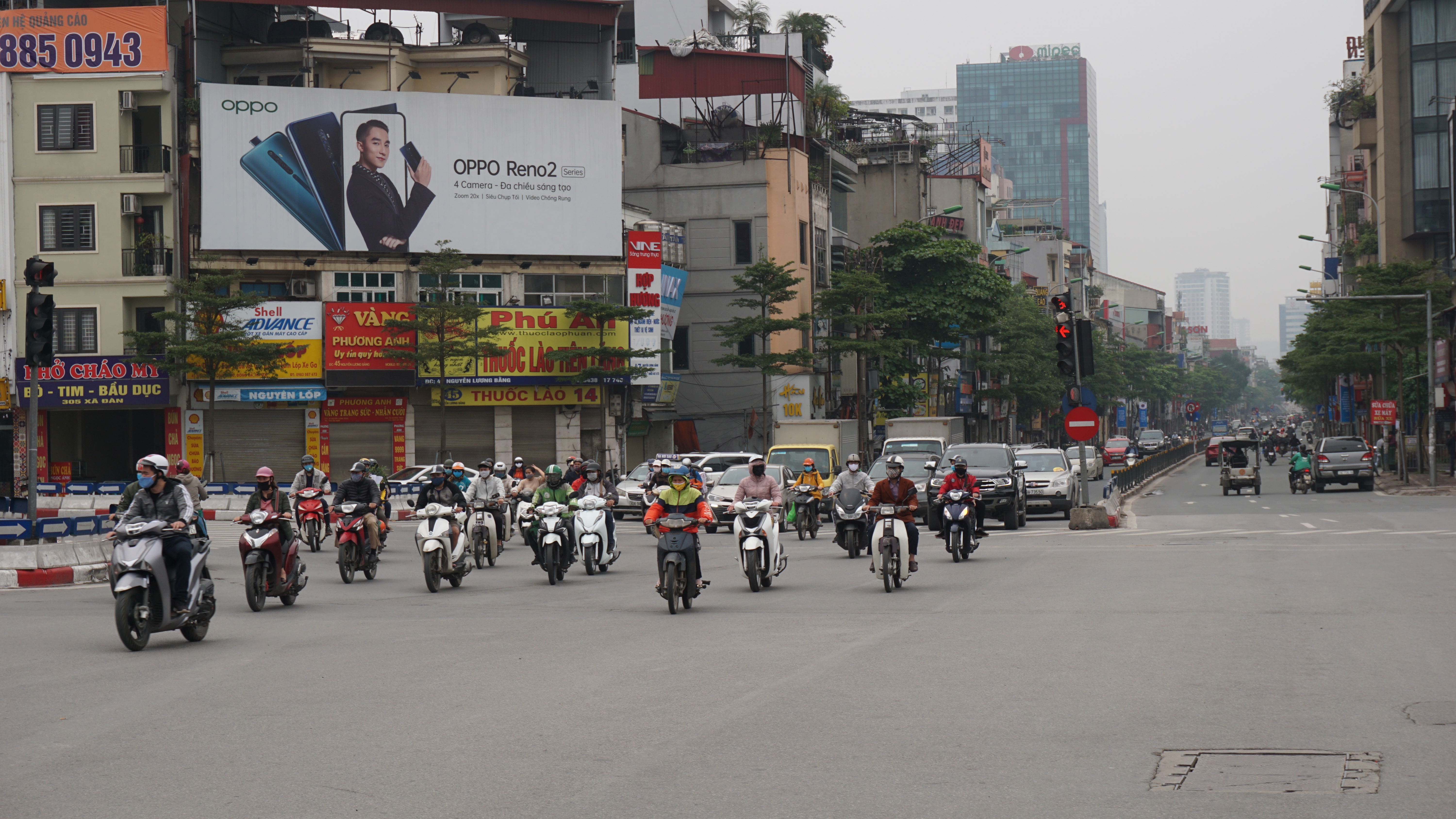 Hà Nội tấp nập trở lại dù vẫn đang trong thời gian giãn cách xã hội ha noi tap nap tro lai du van dang trong thoi gian gian cach xa hoi
