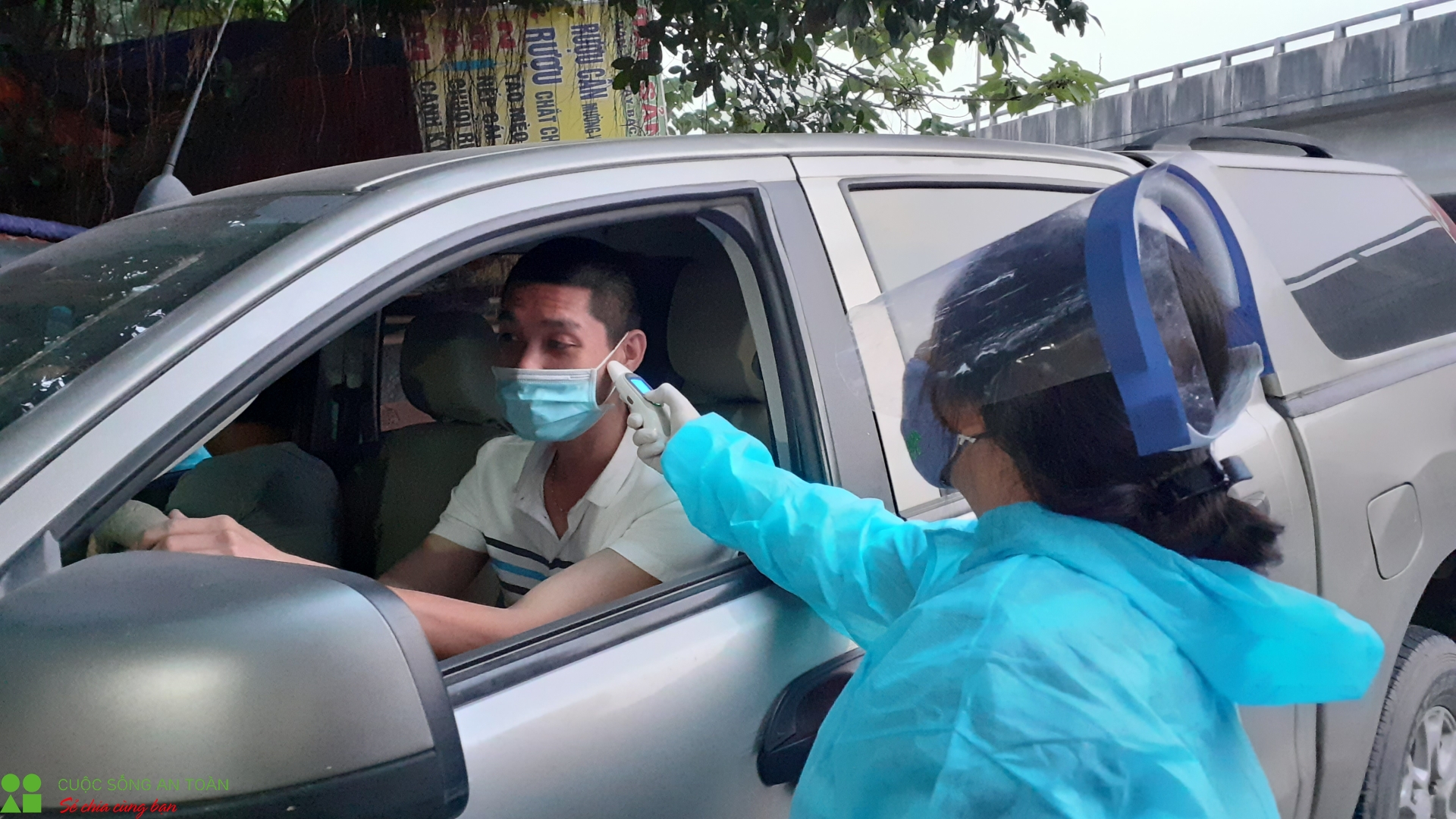 Covid-19 và những người phụ nữ "ăn cơm nhà vác tù và hàng tổng" covid 19 va nhung nguoi phu nu an com nha vac tu va hang tong