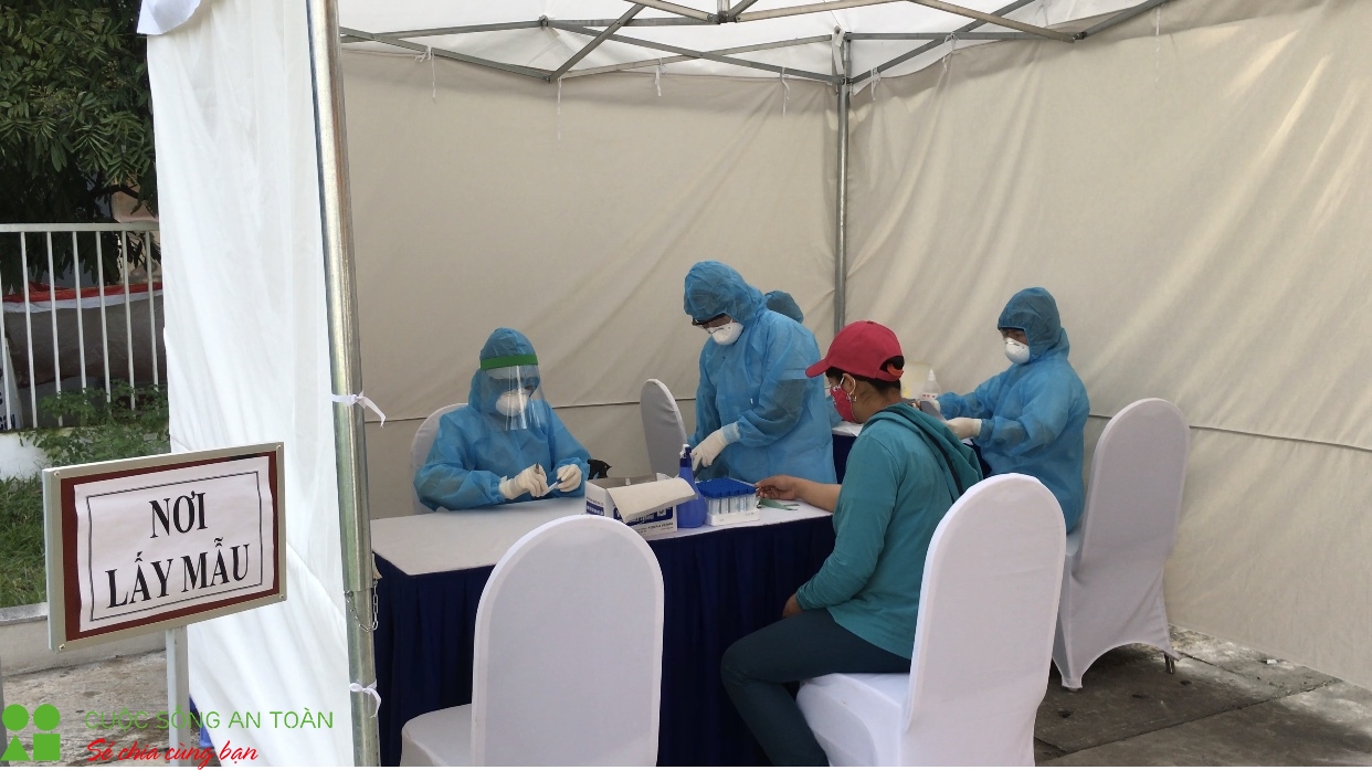 test nhanh covid 19 cho nhung nguoi lang hoa tay tuu lien quan den benh nhan 243