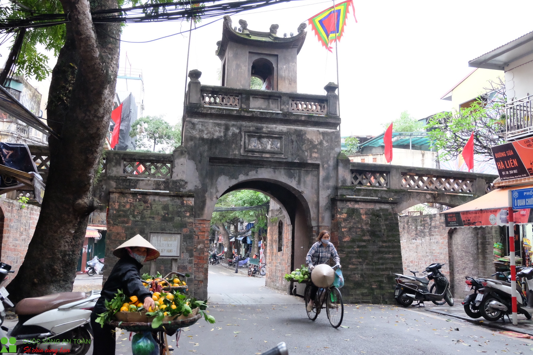 Hà Nội trở lại nhịp điệu vốn có trong ngày đầu nới lỏng giãn cách xã hội ha noi tro lai nhip dieu von co trong ngay dau noi long gian cach xa hoi