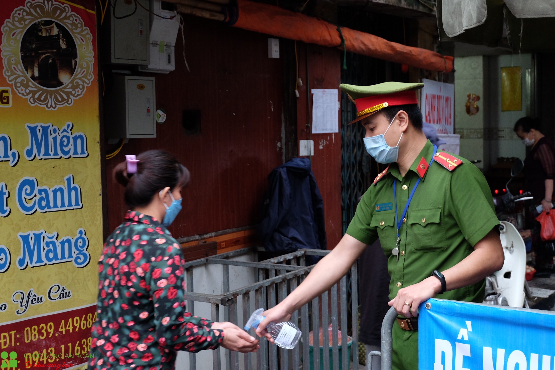 Hà Nội trở lại nhịp điệu vốn có trong ngày đầu nới lỏng giãn cách xã hội ha noi tro lai nhip dieu von co trong ngay dau noi long gian cach xa hoi