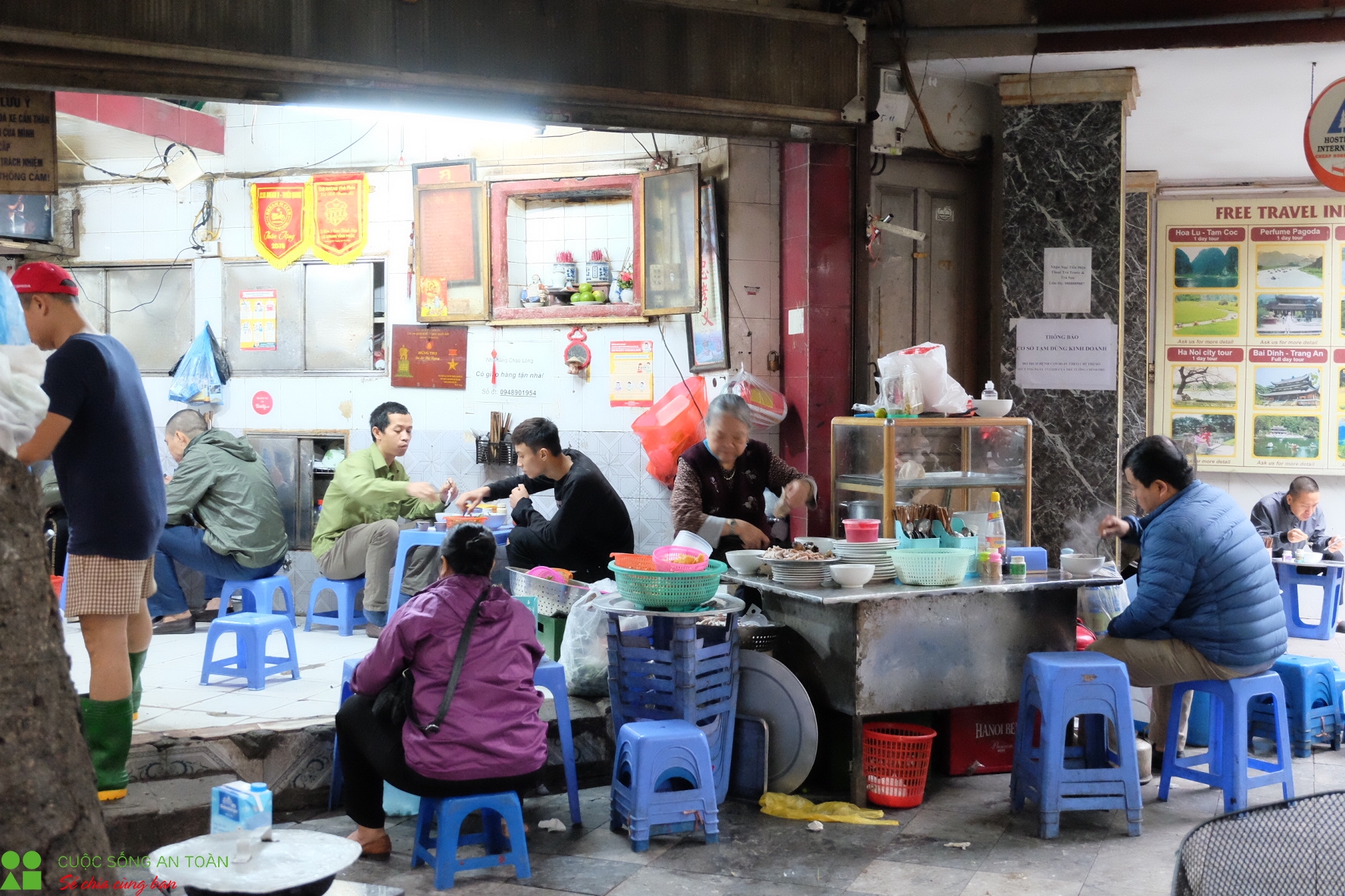 Hà Nội trở lại nhịp điệu vốn có trong ngày đầu nới lỏng giãn cách xã hội ha noi tro lai nhip dieu von co trong ngay dau noi long gian cach xa hoi
