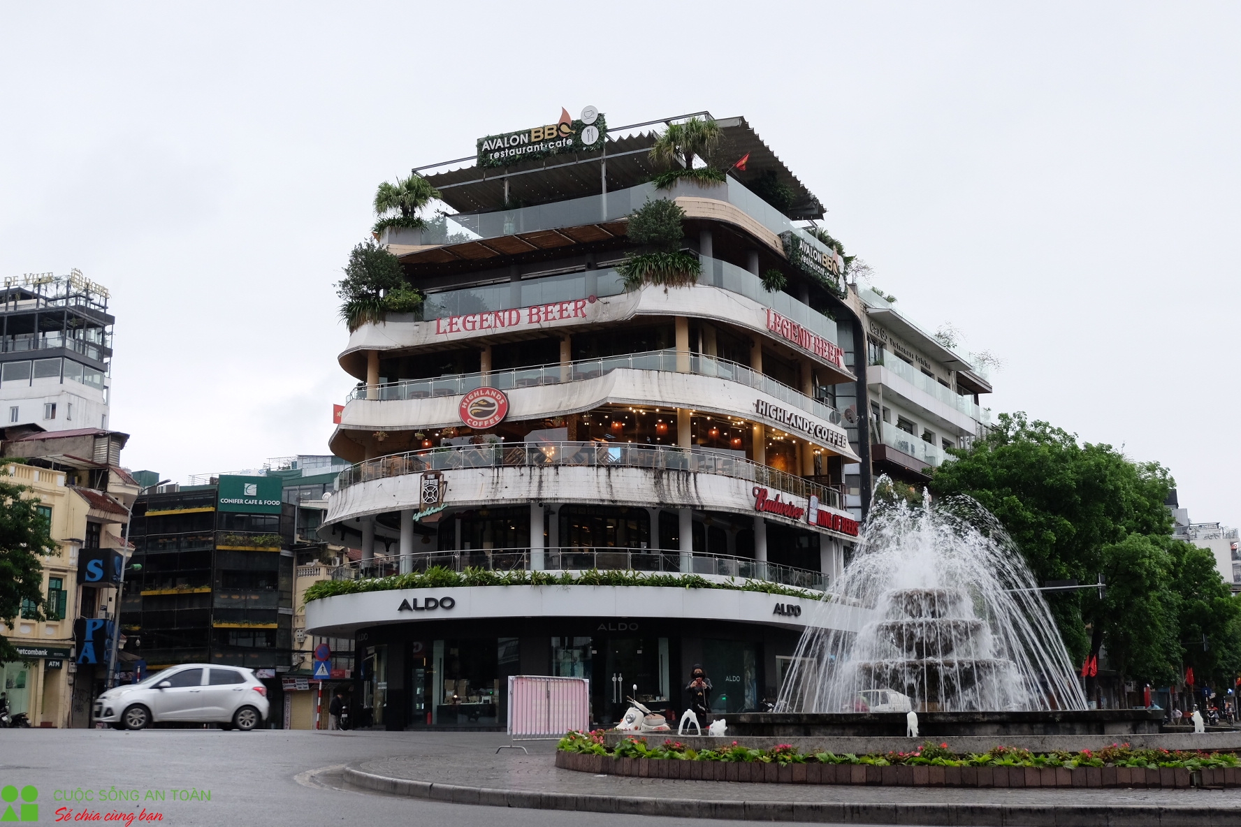 Hà Nội trở lại nhịp điệu vốn có trong ngày đầu nới lỏng giãn cách xã hội ha noi tro lai nhip dieu von co trong ngay dau noi long gian cach xa hoi