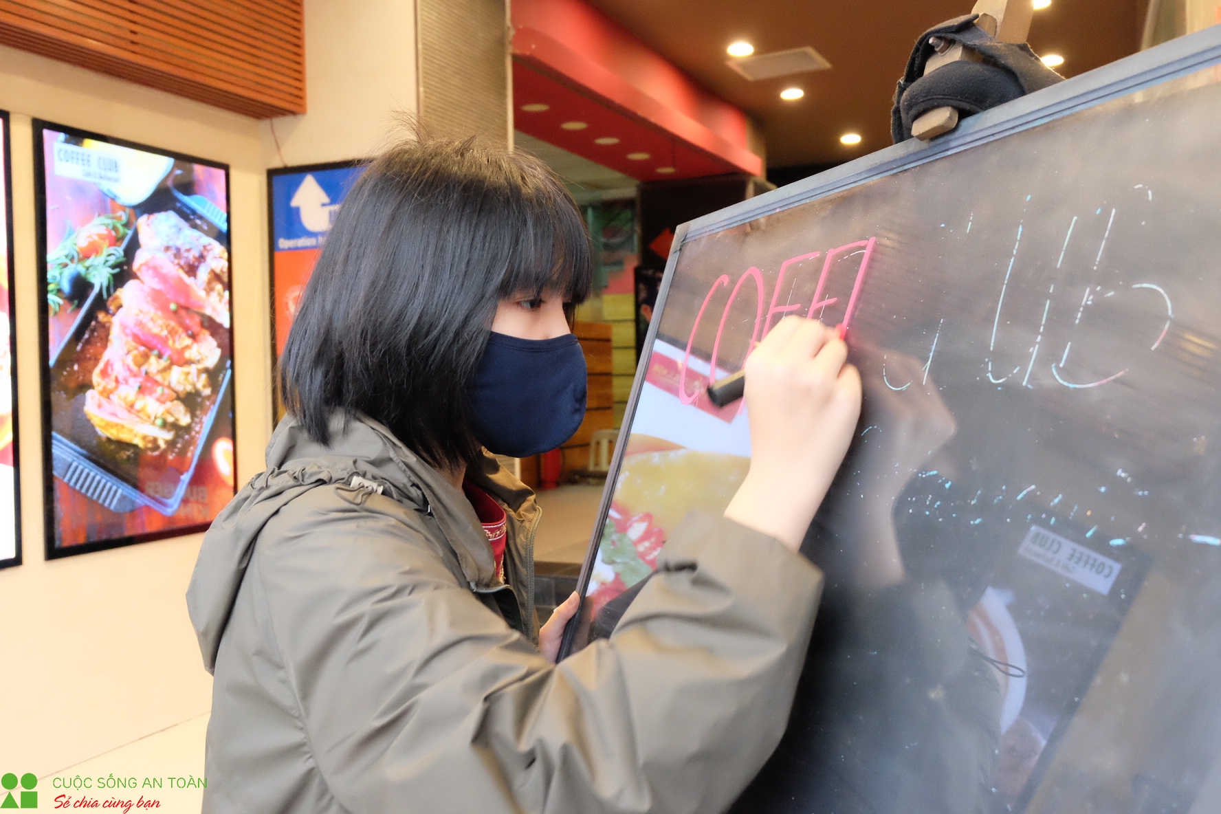 Hà Nội trở lại nhịp điệu vốn có trong ngày đầu nới lỏng giãn cách xã hội ha noi tro lai nhip dieu von co trong ngay dau noi long gian cach xa hoi