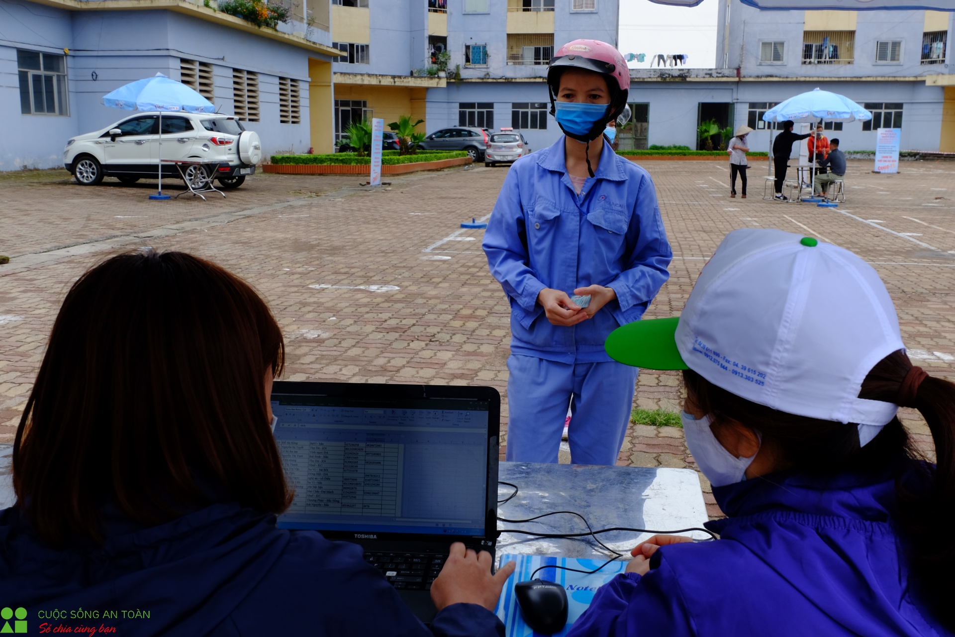 nhung tui gao goi ca su yeu thuong tai khu nha o cong nhan kim chung