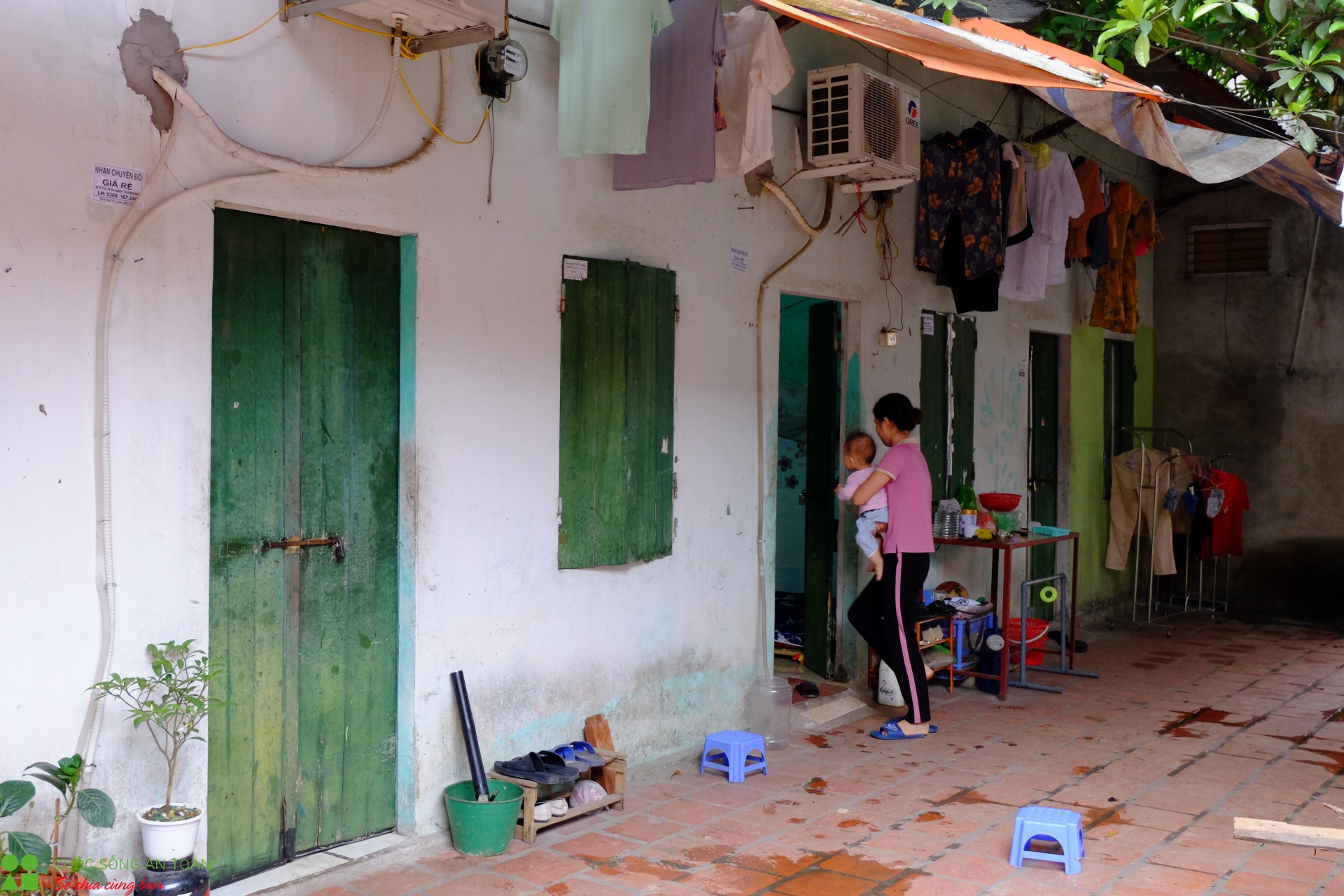 Xóm trọ công nhân KCN Bắc Thăng Long sau ngày nới lỏng cách ly xã hội xom tro cong nhan kcn bac thang long sau ngay noi long cach ly xa hoi