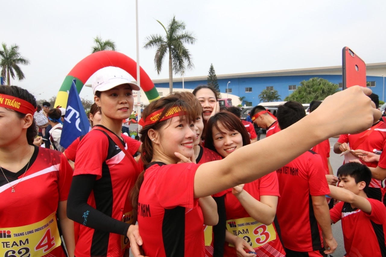 “Cảm ơn các bạn công nhân lao động với đôi bàn tay khéo léo” “Cảm ơn các bạn công nhân lao động với đôi bàn tay khéo léo”