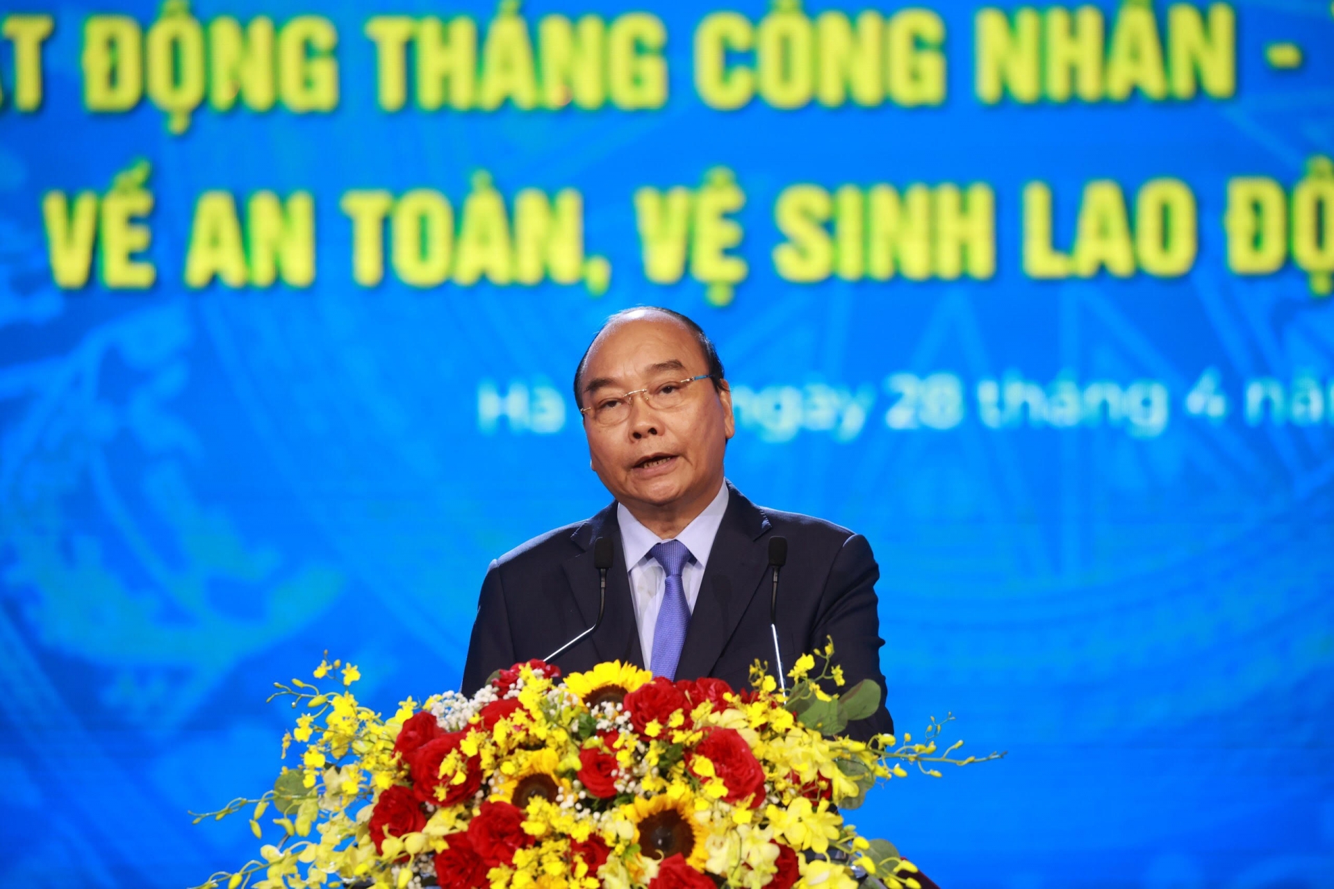 Chủ tịch nước Nguyễn Xuân Phúc tham dự Lễ kỷ niệm 135 năm Ngày Quốc tế Lao động Chủ tịch nước Nguyễn Xuân Phúc tham dự Lễ kỷ niệm 135 năm Ngày Quốc tế Lao động