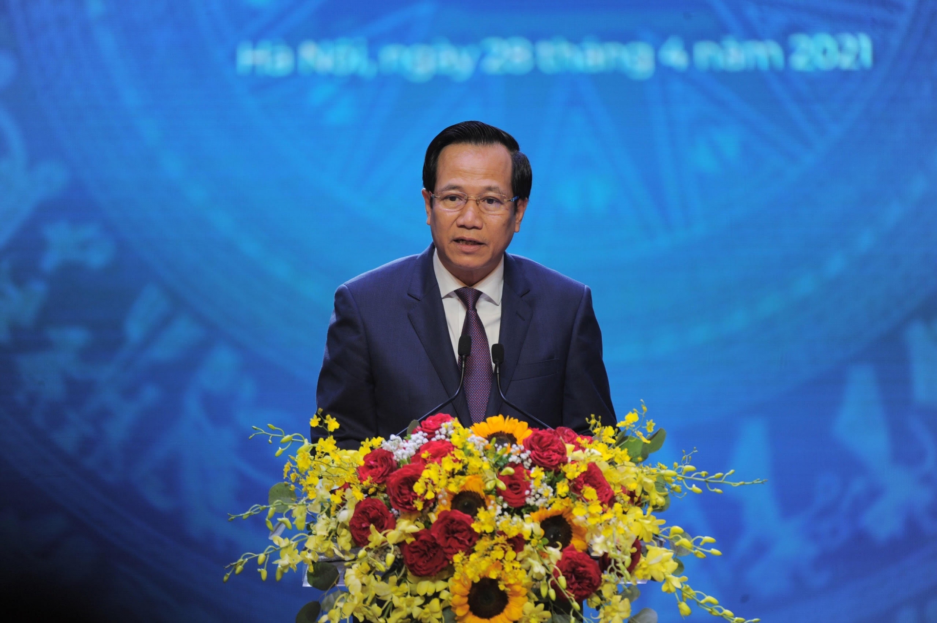 Chủ tịch nước Nguyễn Xuân Phúc tham dự Lễ kỷ niệm 135 năm Ngày Quốc tế Lao động Chủ tịch nước Nguyễn Xuân Phúc tham dự Lễ kỷ niệm 135 năm Ngày Quốc tế Lao động