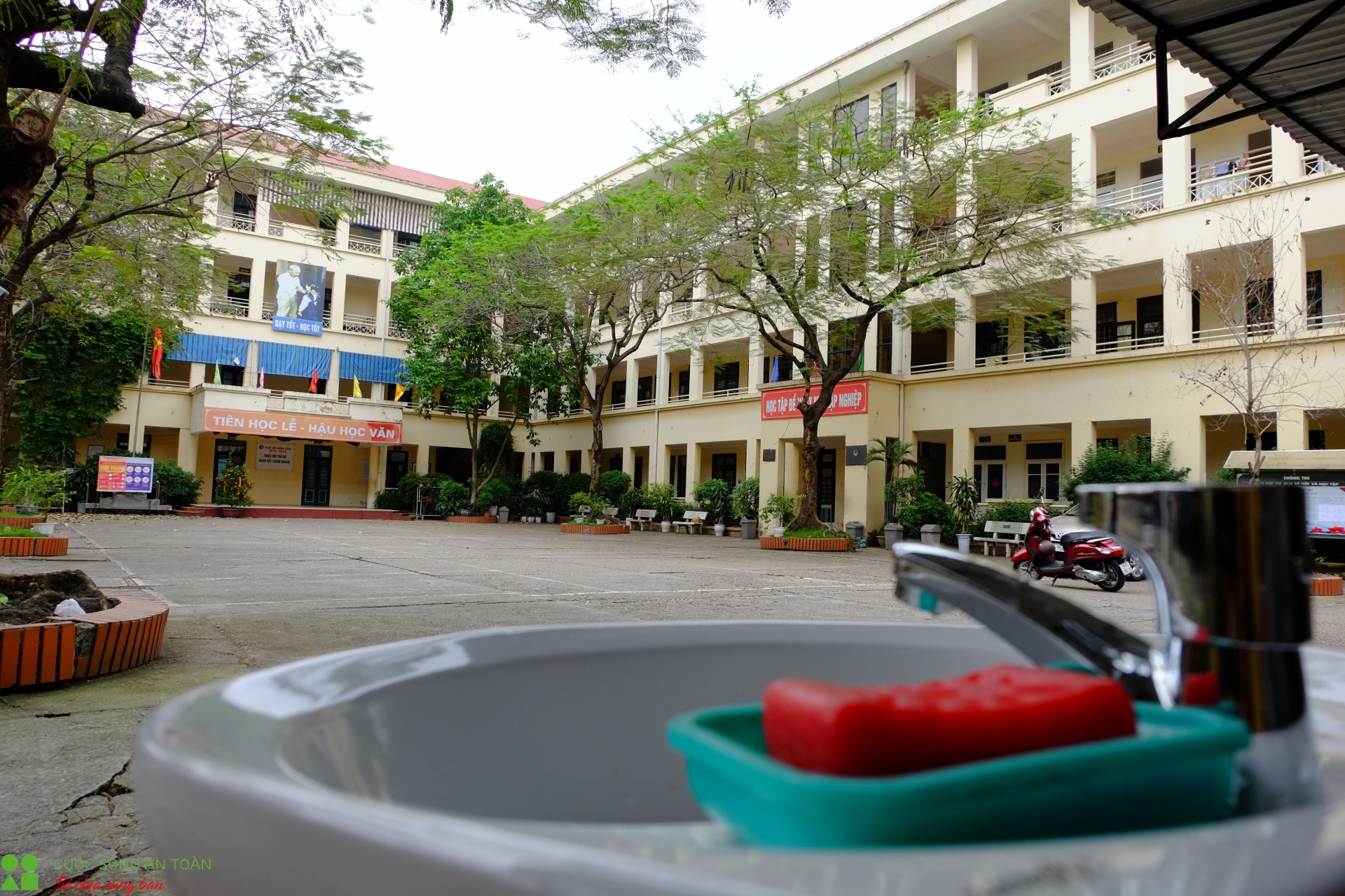 Trước ngày học sinh đi học trở lại: "An toàn cho các con là ưu tiên số 1" truoc ngay hoc sinh di hoc tro lai an toan cho cac con la uu tien so 1