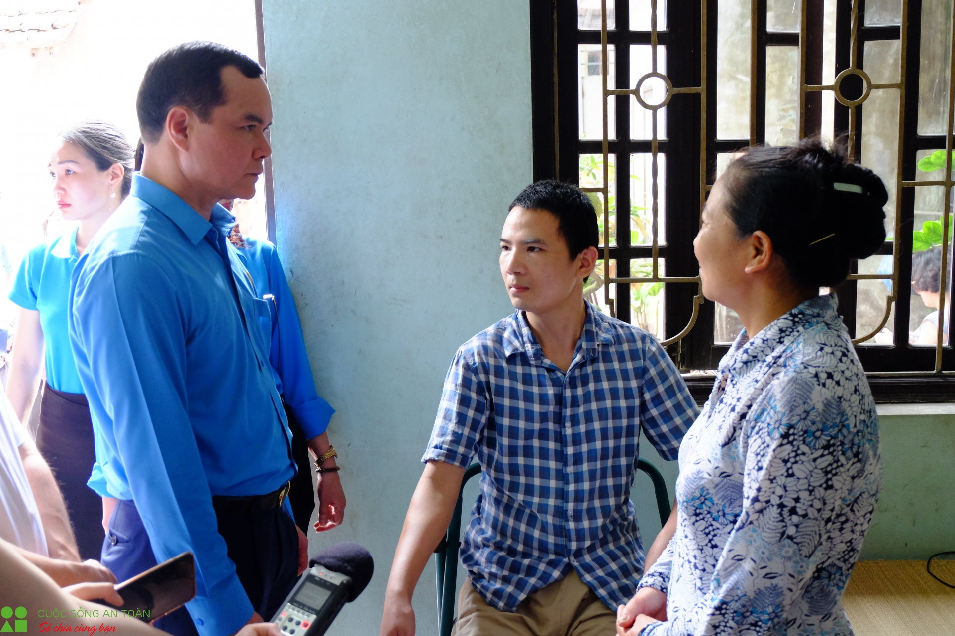 lanh dao tong lien doan lao dong viet nam tham cong nhan bi tai nan lao dong